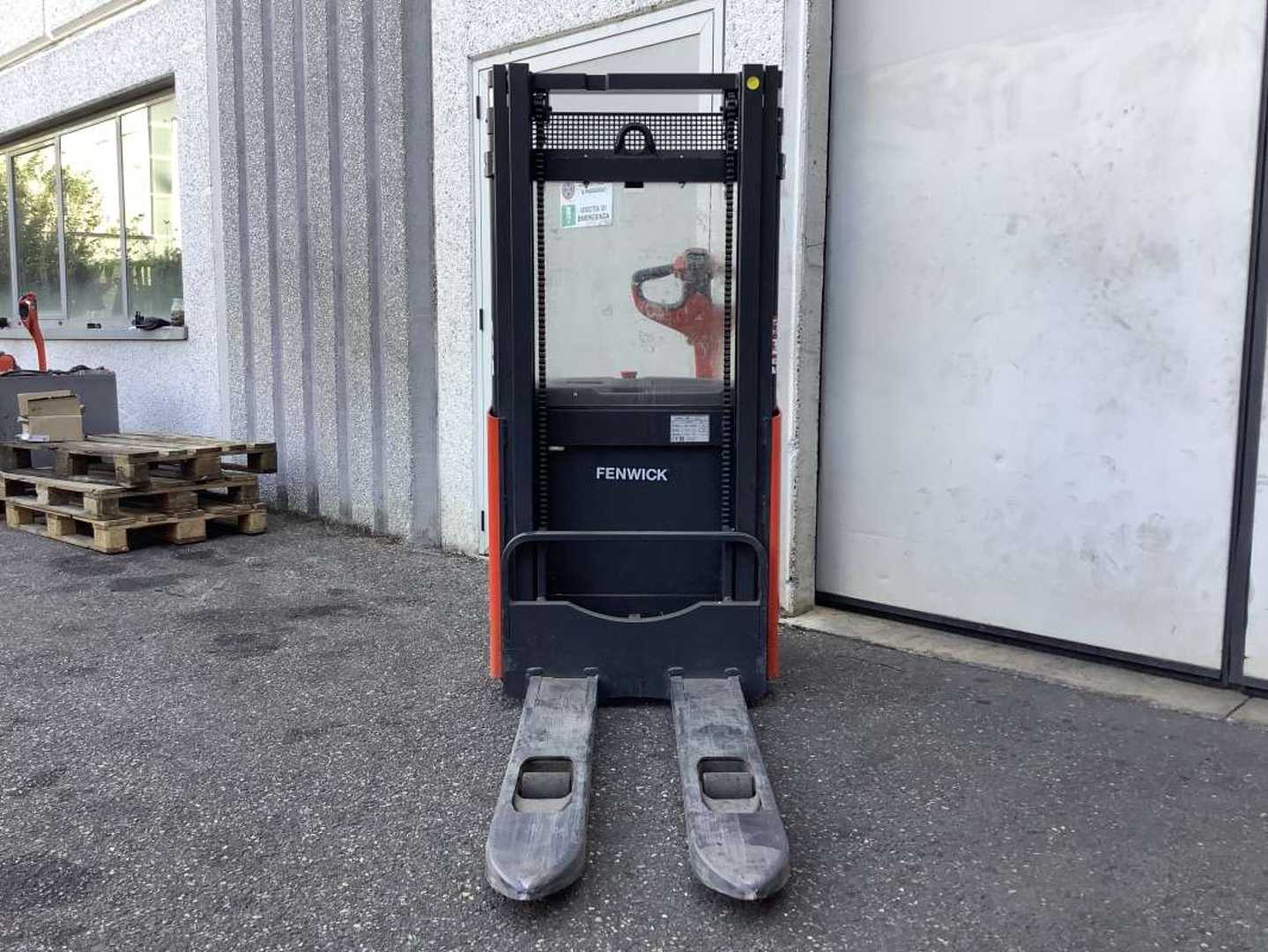 Used Forklift Linde L12 Aukšto kėlimo krautuvas su grąžulu (Image 4)