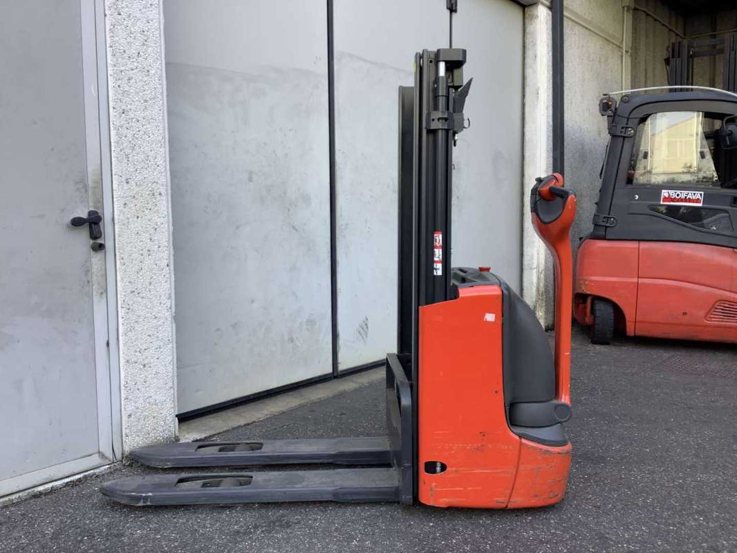 Used Forklift Linde L12 Aukšto kėlimo krautuvas su grąžulu (Image 5)
