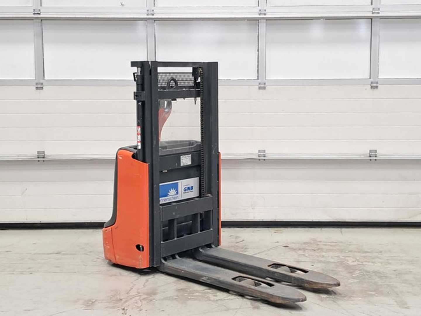 Used Forklift Linde L12 Aukšto kėlimo krautuvas su grąžulu (Image 6) Used Forklift Linde L12 Aukšto kėlimo krautuvas su grąžulu (Image 6)