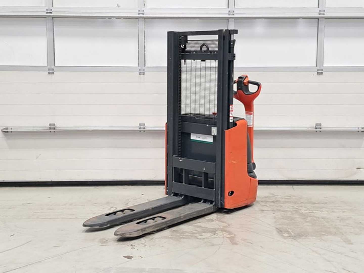 Used Forklift Linde L10 Aukšto kėlimo krautuvas su grąžulu (Image 1) Used Forklift Linde L10 Aukšto kėlimo krautuvas su grąžulu (Image 1)
