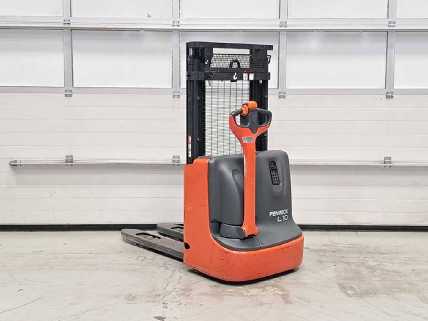 Used Forklift Linde L10 Aukšto kėlimo krautuvas su grąžulu (Image 3) Used Forklift Linde L10 Aukšto kėlimo krautuvas su grąžulu (Image 3)