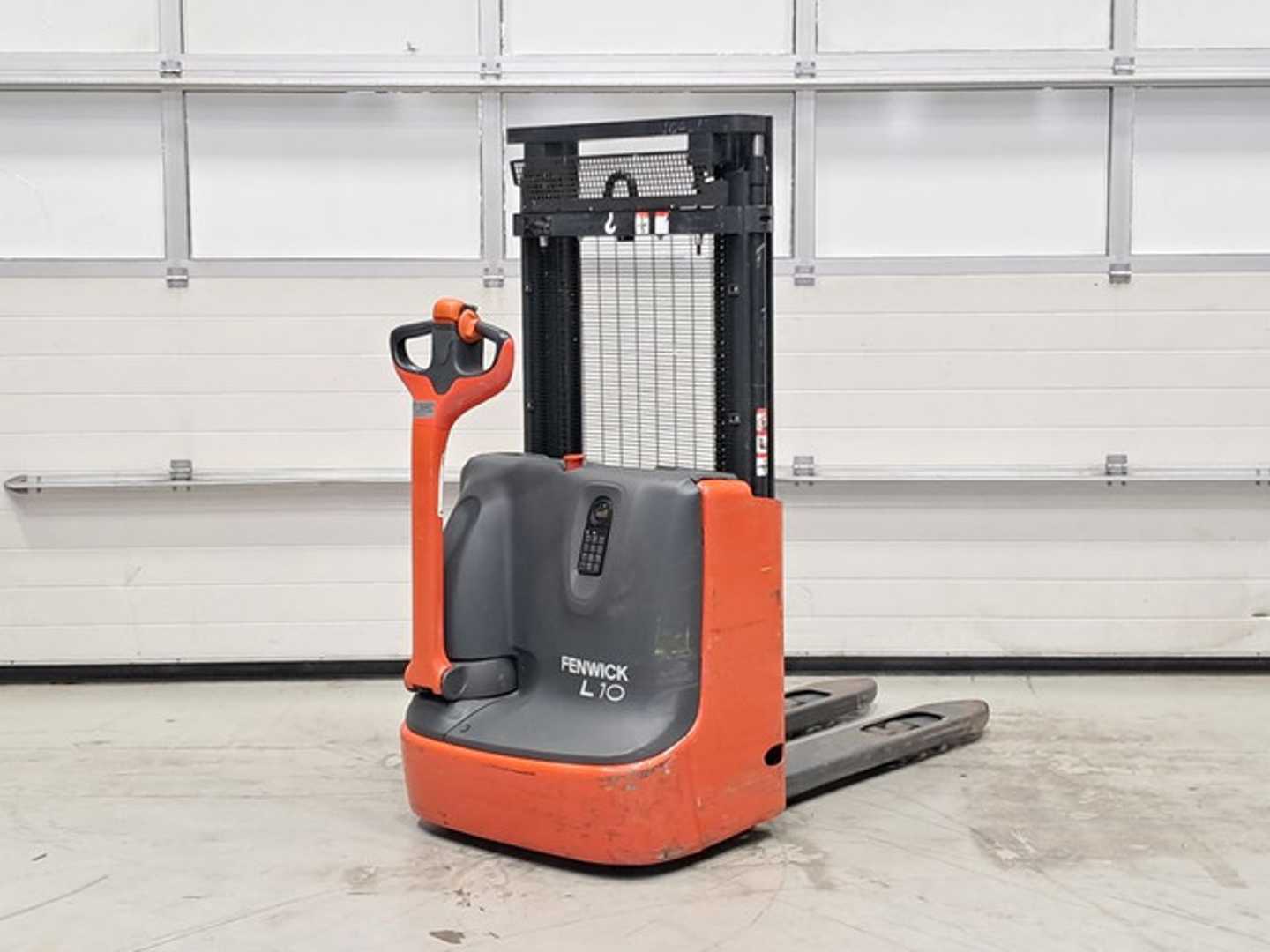 Used Forklift Linde L10 Aukšto kėlimo krautuvas su grąžulu (Image 4) Used Forklift Linde L10 Aukšto kėlimo krautuvas su grąžulu (Image 4)