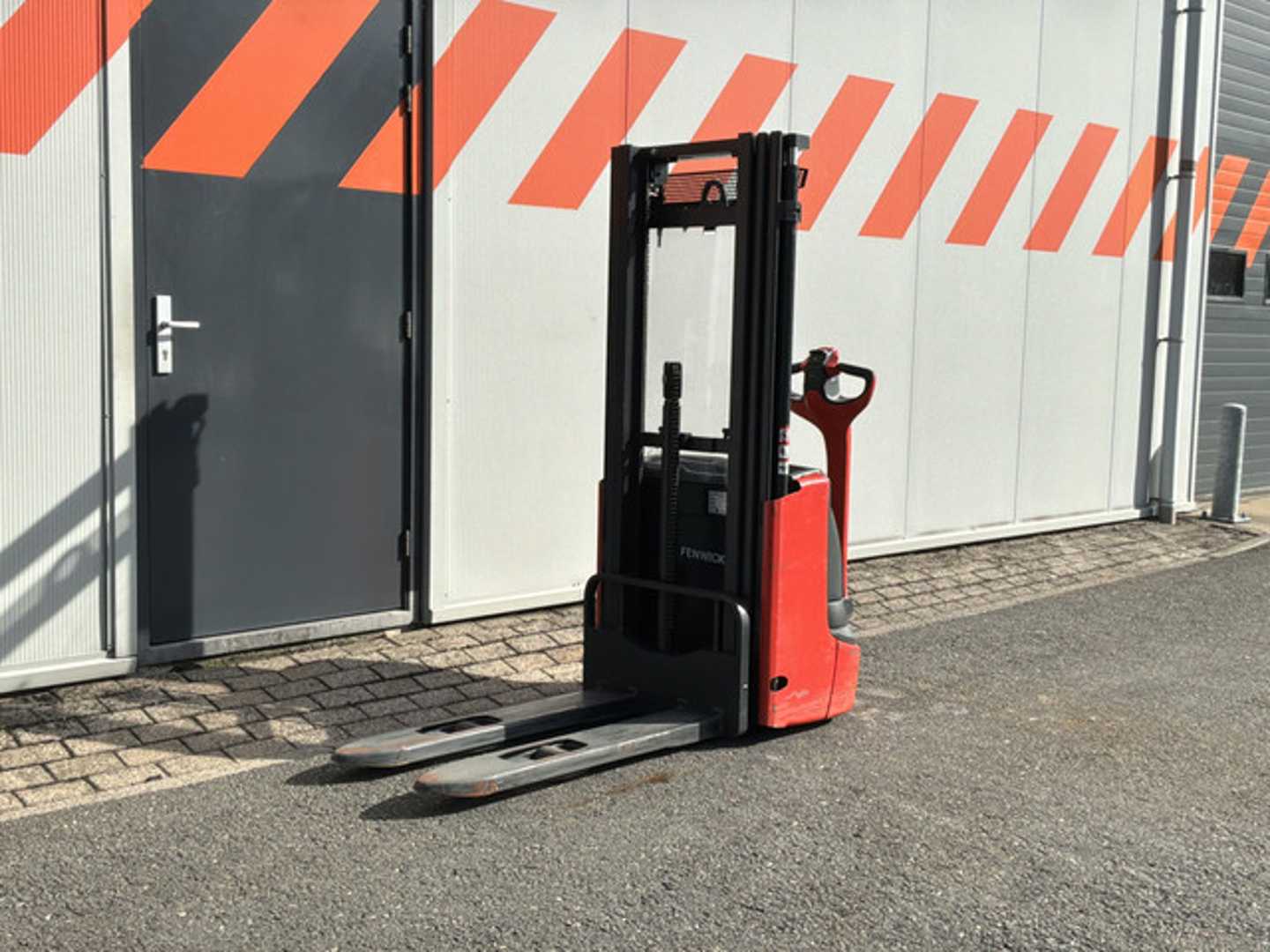 Used Forklift Linde L10 Aukšto kėlimo krautuvas su grąžulu (Image 1) Used Forklift Linde L10 Aukšto kėlimo krautuvas su grąžulu (Image 1)