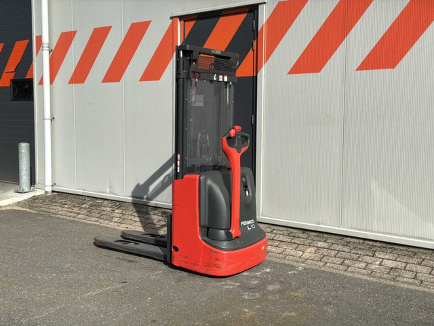 Used Forklift Linde L10 Aukšto kėlimo krautuvas su grąžulu (Image 2) Used Forklift Linde L10 Aukšto kėlimo krautuvas su grąžulu (Image 2)