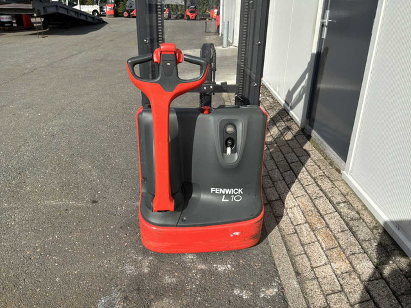 Used Forklift Linde L10 Aukšto kėlimo krautuvas su grąžulu (Image 3) Used Forklift Linde L10 Aukšto kėlimo krautuvas su grąžulu (Image 3)