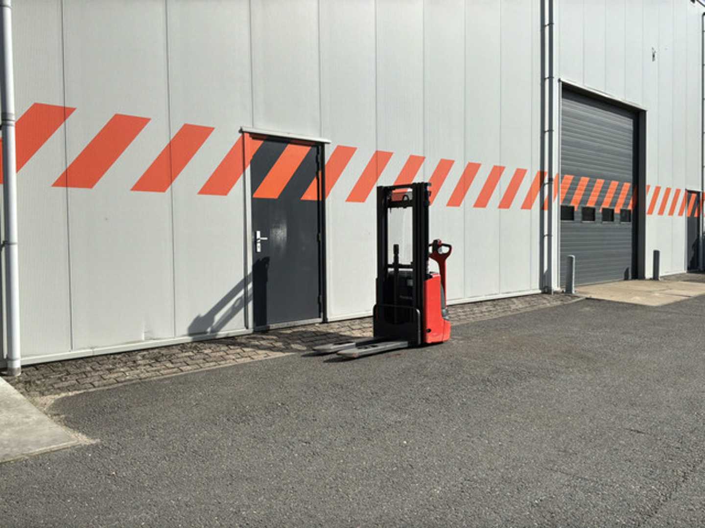 Used Forklift Linde L10 Aukšto kėlimo krautuvas su grąžulu (Image 5) Used Forklift Linde L10 Aukšto kėlimo krautuvas su grąžulu (Image 5)