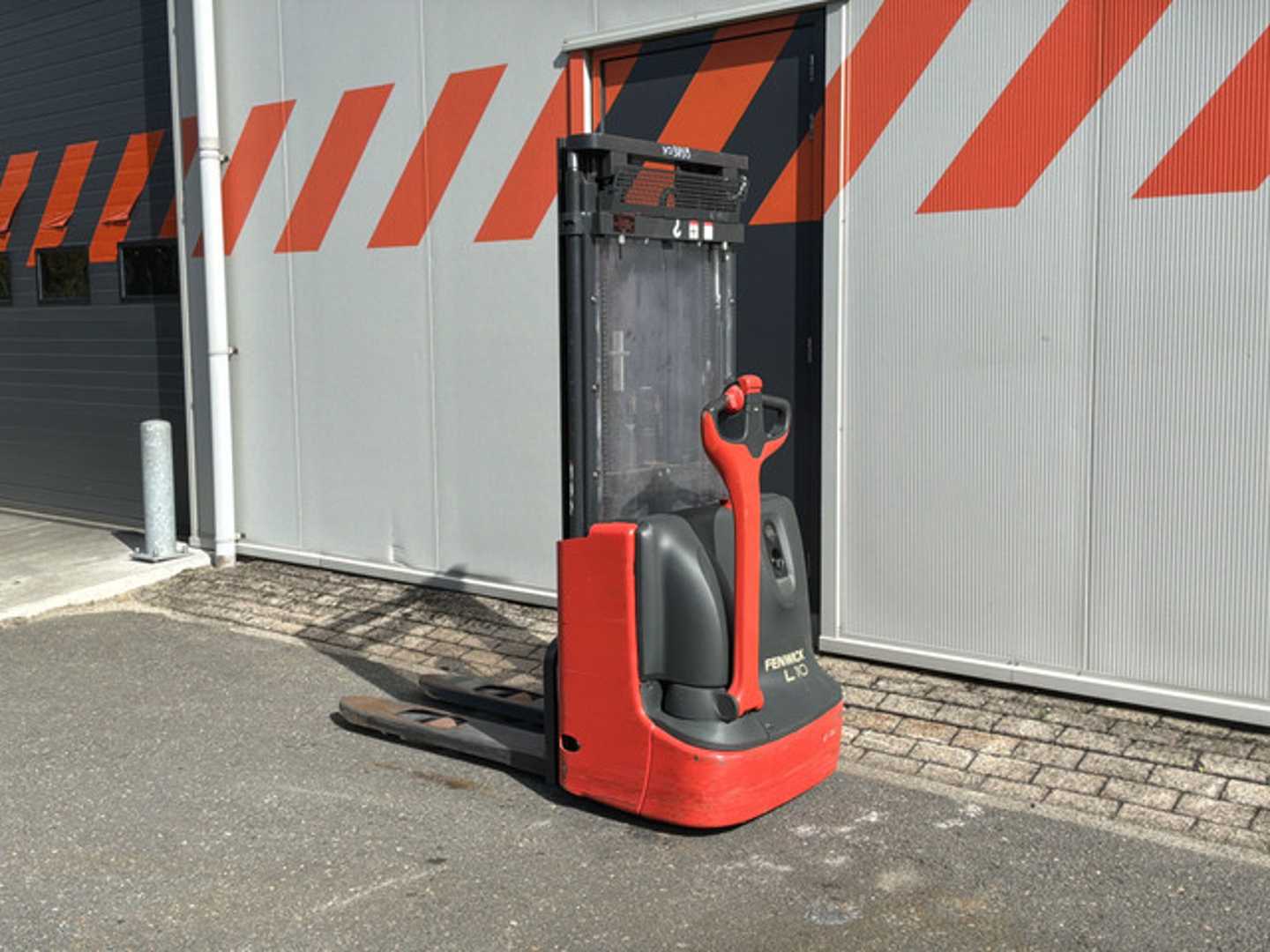 Used Forklift Linde L10 Aukšto kėlimo krautuvas su grąžulu (Image 2) Used Forklift Linde L10 Aukšto kėlimo krautuvas su grąžulu (Image 2)