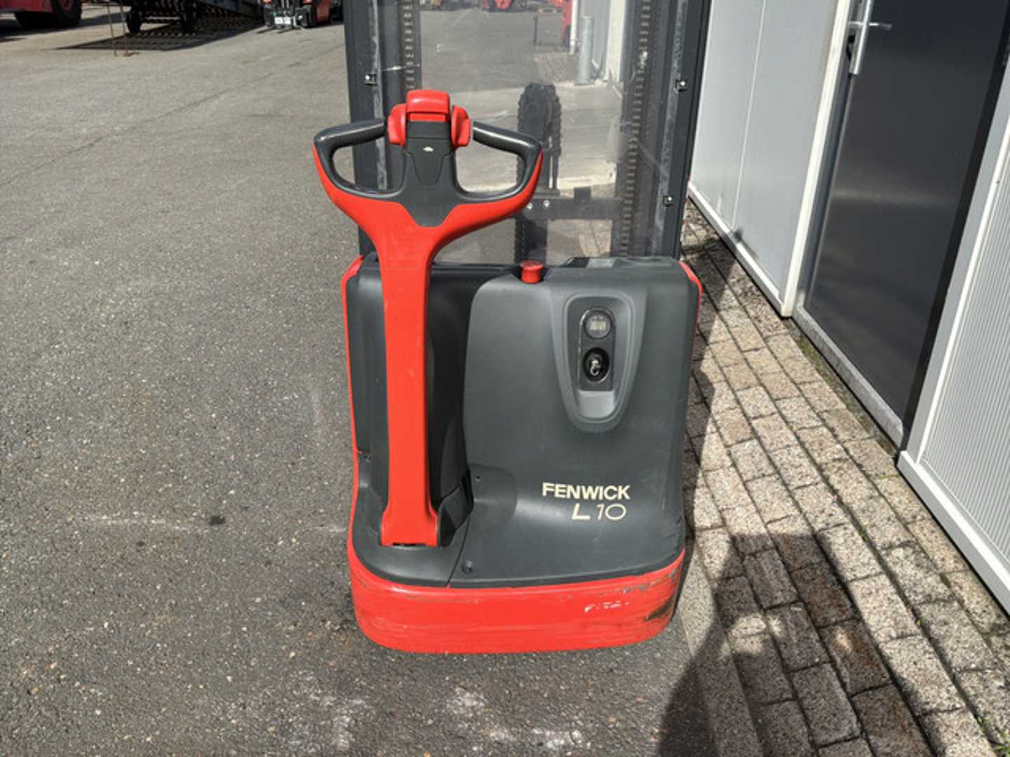Used Forklift Linde L10 Aukšto kėlimo krautuvas su grąžulu (Image 3) Used Forklift Linde L10 Aukšto kėlimo krautuvas su grąžulu (Image 3)