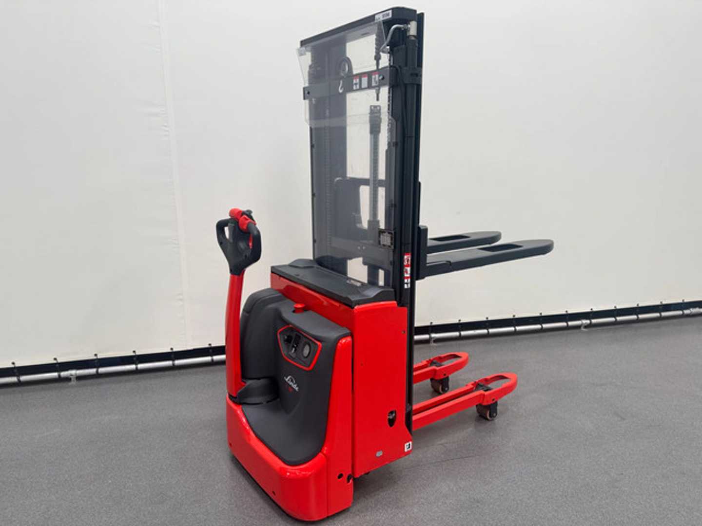 Used Forklift Linde L 12 B-i Aukšto kėlimo krautuvas su grąžulu (Image 1)