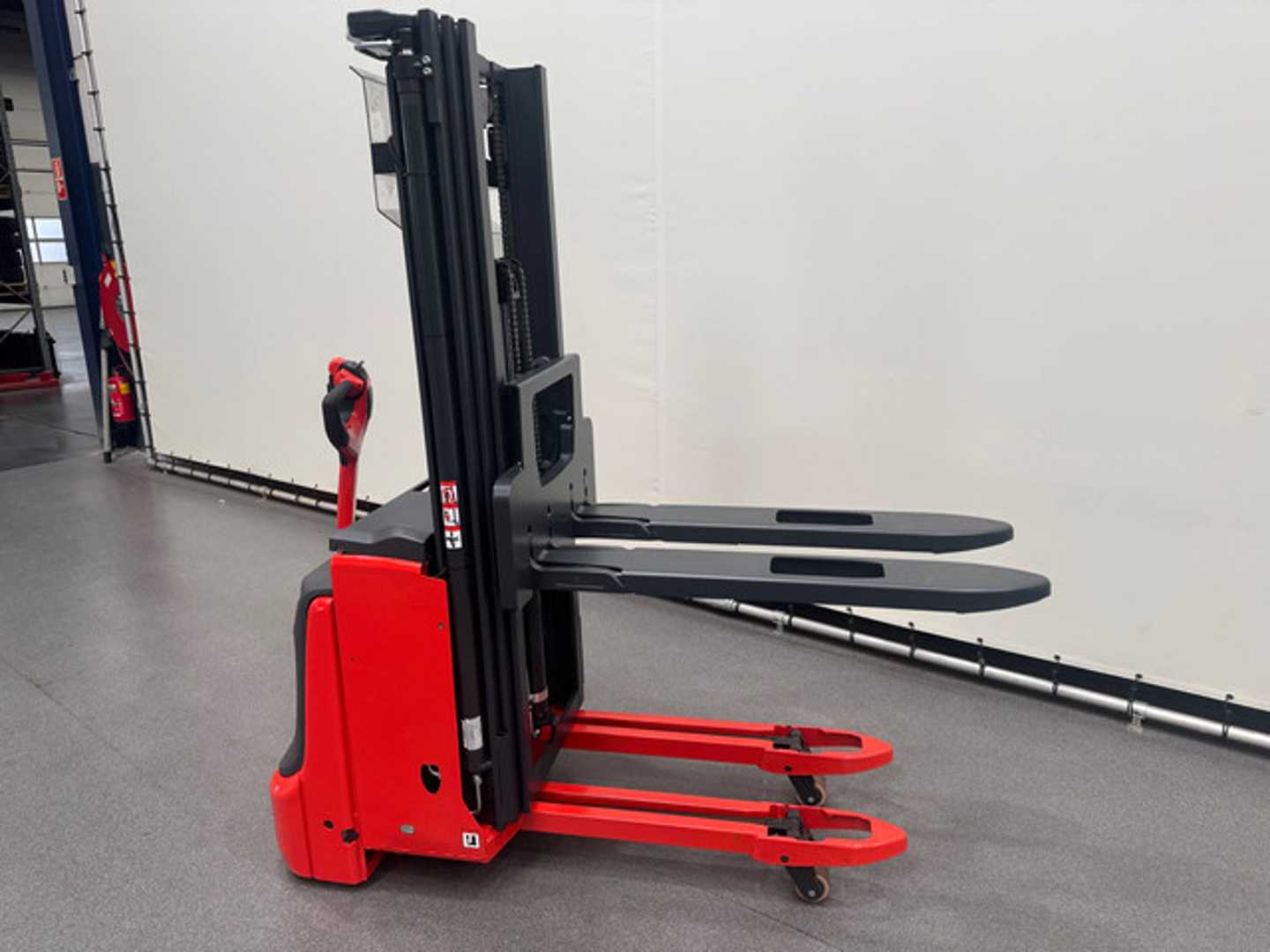 Used Forklift Linde L 16 B-i Aukšto kėlimo krautuvas su grąžulu (Image 2) Used Forklift Linde L 16 B-i Aukšto kėlimo krautuvas su grąžulu (Image 2)