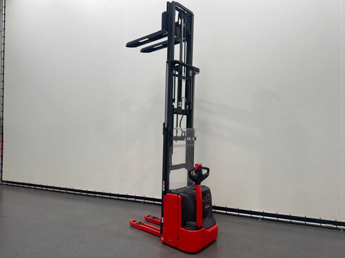 Used Forklift Linde L 16 B-i Aukšto kėlimo krautuvas su grąžulu (Image 9) Used Forklift Linde L 16 B-i Aukšto kėlimo krautuvas su grąžulu (Image 9)