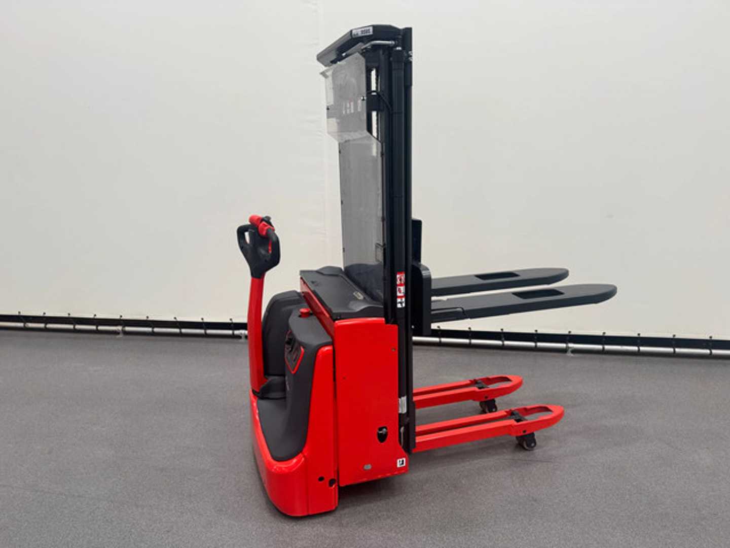 Used Forklift Linde L 16 B-i Aukšto kėlimo krautuvas su grąžulu (Image 4) Used Forklift Linde L 16 B-i Aukšto kėlimo krautuvas su grąžulu (Image 4)