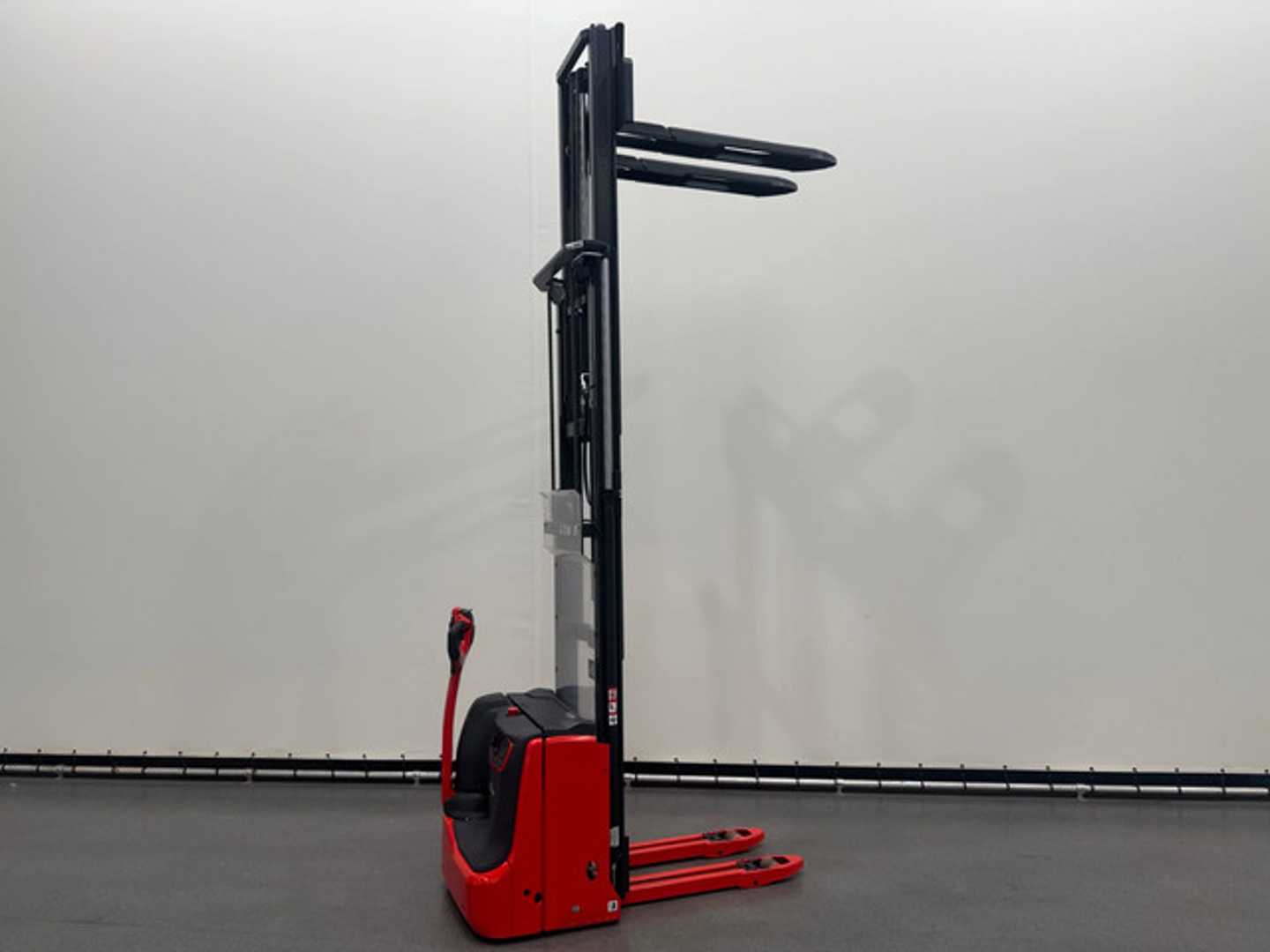 Used Forklift Linde L 16 B-i Aukšto kėlimo krautuvas su grąžulu (Image 10) Used Forklift Linde L 16 B-i Aukšto kėlimo krautuvas su grąžulu (Image 10)