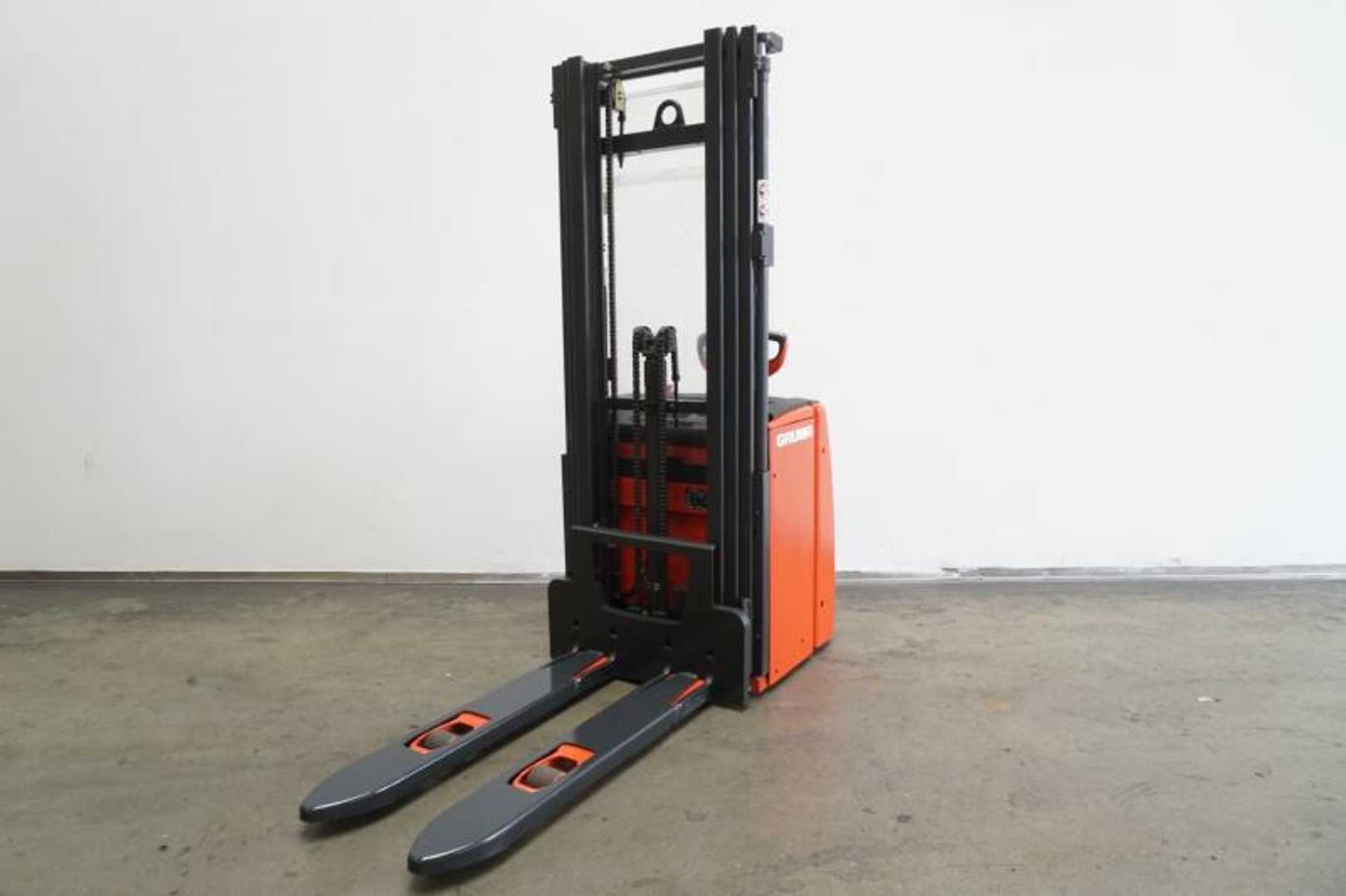 Used Forklift Linde L 16 1173 Aukšto kėlimo krautuvas su grąžulu (Image 2) Used Forklift Linde L 16 1173 Aukšto kėlimo krautuvas su grąžulu (Image 2)