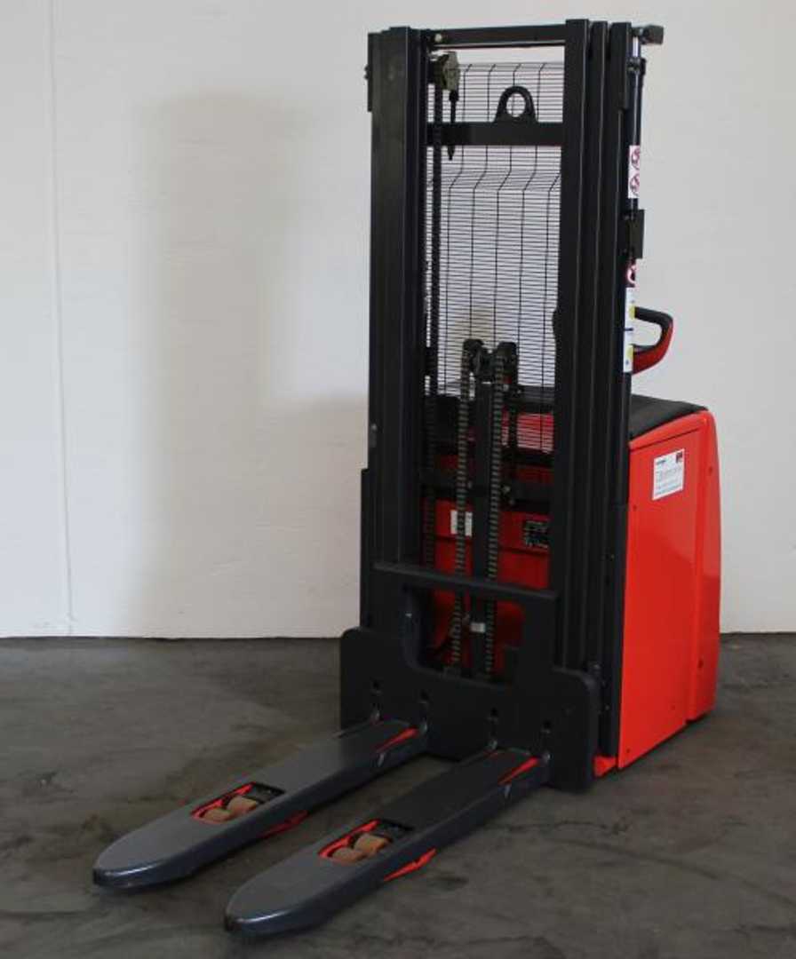 Used Forklift Linde L 14 i 1173 Aukšto kėlimo krautuvas su grąžulu (Image 2) Used Forklift Linde L 14 i 1173 Aukšto kėlimo krautuvas su grąžulu (Image 2)