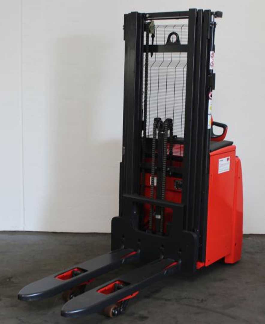 Used Forklift Linde L 14 i 1173 Aukšto kėlimo krautuvas su grąžulu (Image 3) Used Forklift Linde L 14 i 1173 Aukšto kėlimo krautuvas su grąžulu (Image 3)