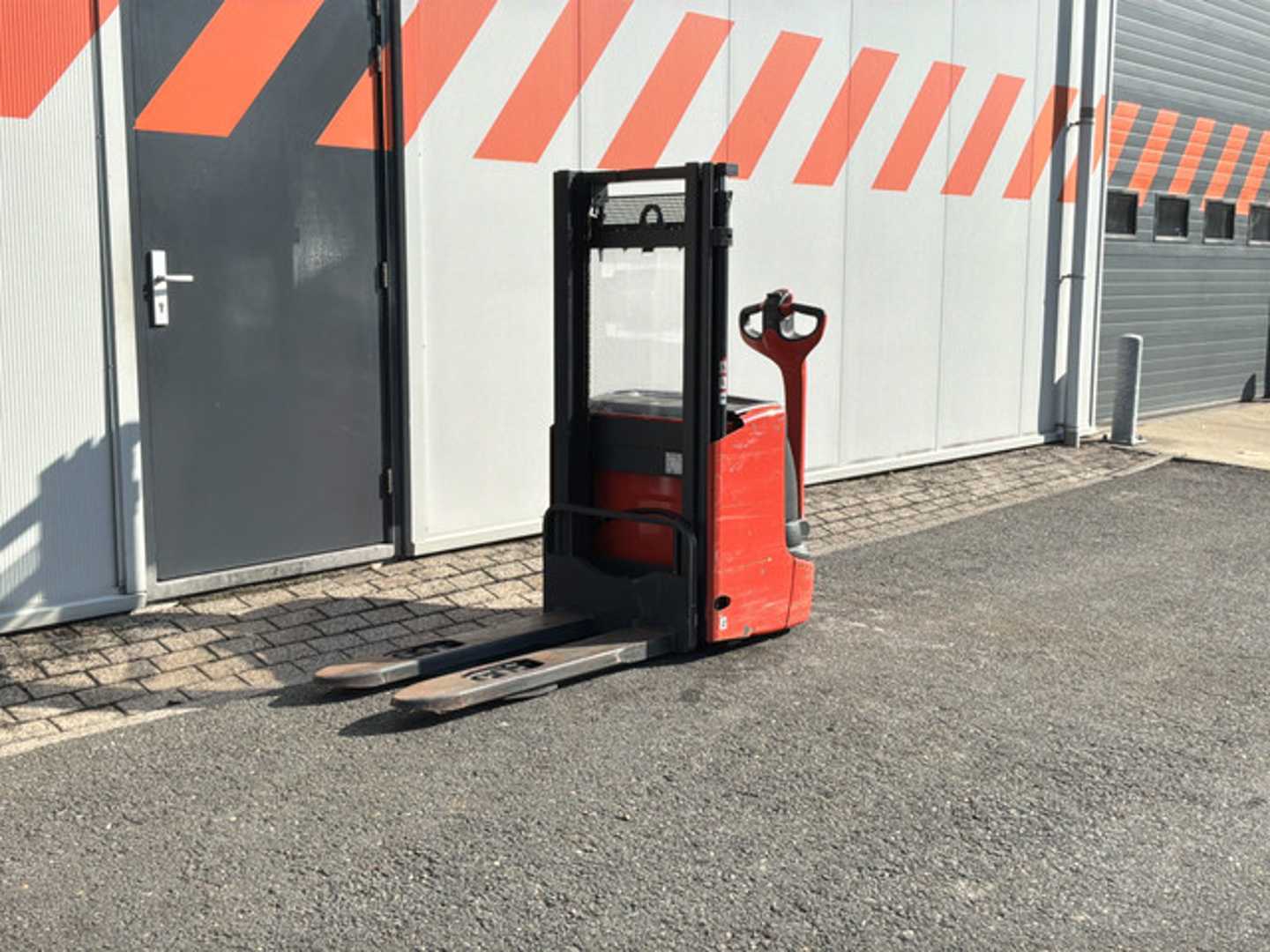 Used Forklift Linde L12I Aukšto kėlimo krautuvas su grąžulu (Image 1) Used Forklift Linde L12I Aukšto kėlimo krautuvas su grąžulu (Image 1)