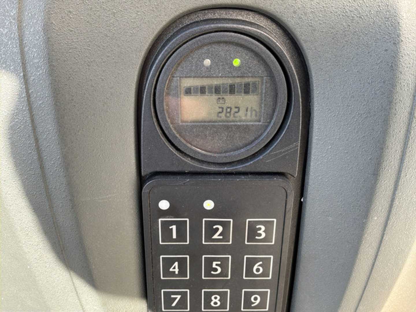 Used Forklift Linde L12I Aukšto kėlimo krautuvas su grąžulu (Image 4) Used Forklift Linde L12I Aukšto kėlimo krautuvas su grąžulu (Image 4)
