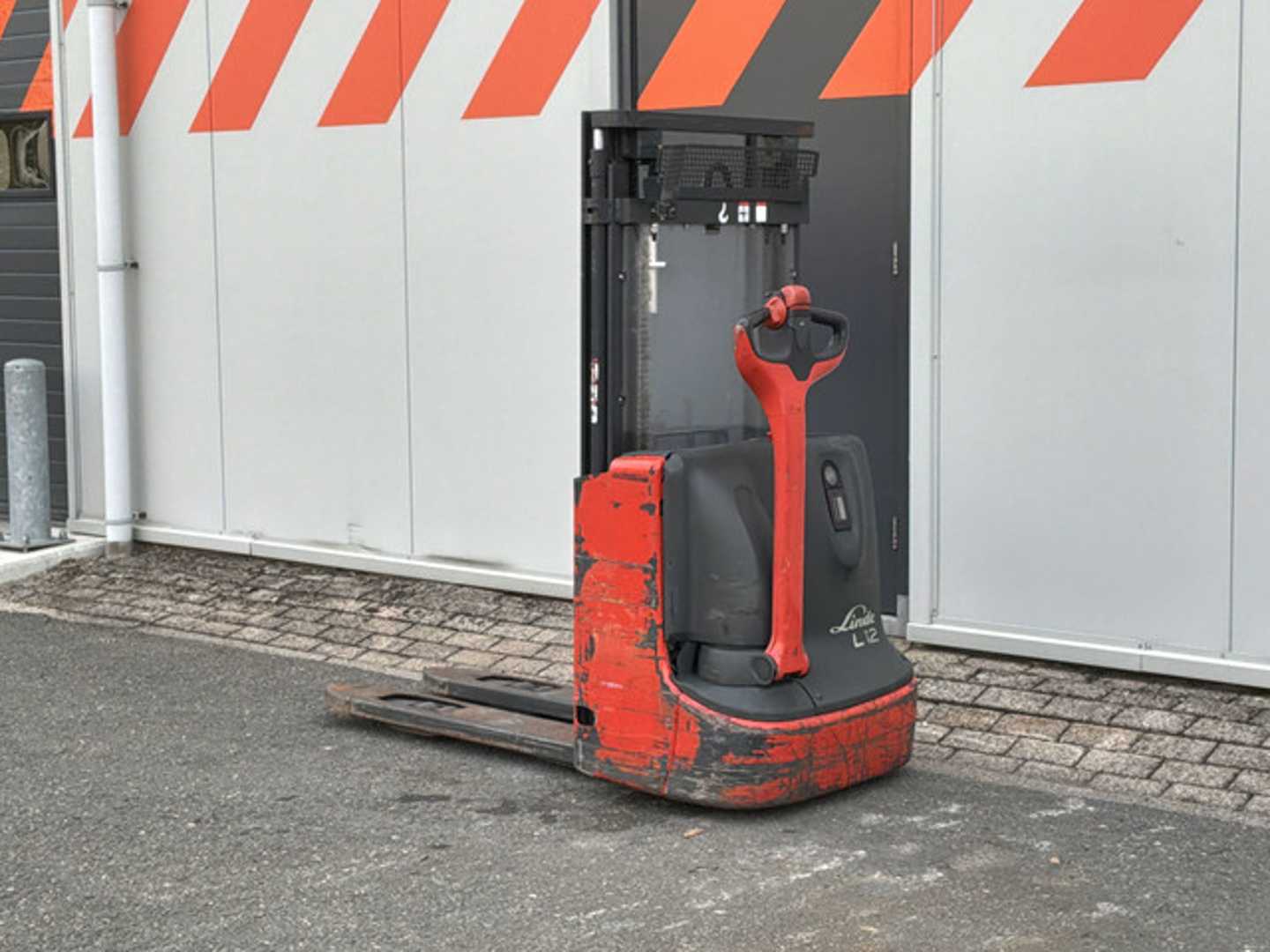 Used Forklift Linde L12 Aukšto kėlimo krautuvas su grąžulu (Image 2)