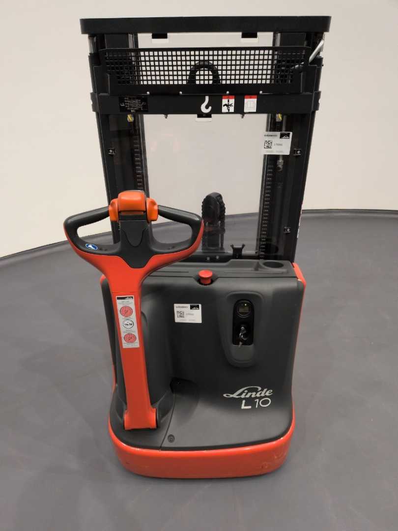 Used Forklift Linde L10-1172-01 Aukšto kėlimo krautuvas su grąžulu (Image 3) Used Forklift Linde L10-1172-01 Aukšto kėlimo krautuvas su grąžulu (Image 3)