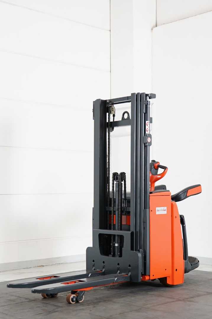 Used Forklift Linde L 16 AP I 1173-01 Aukšto kėlimo krautuvas su grąžulu (Image 3) Used Forklift Linde L 16 AP I 1173-01 Aukšto kėlimo krautuvas su grąžulu (Image 3)