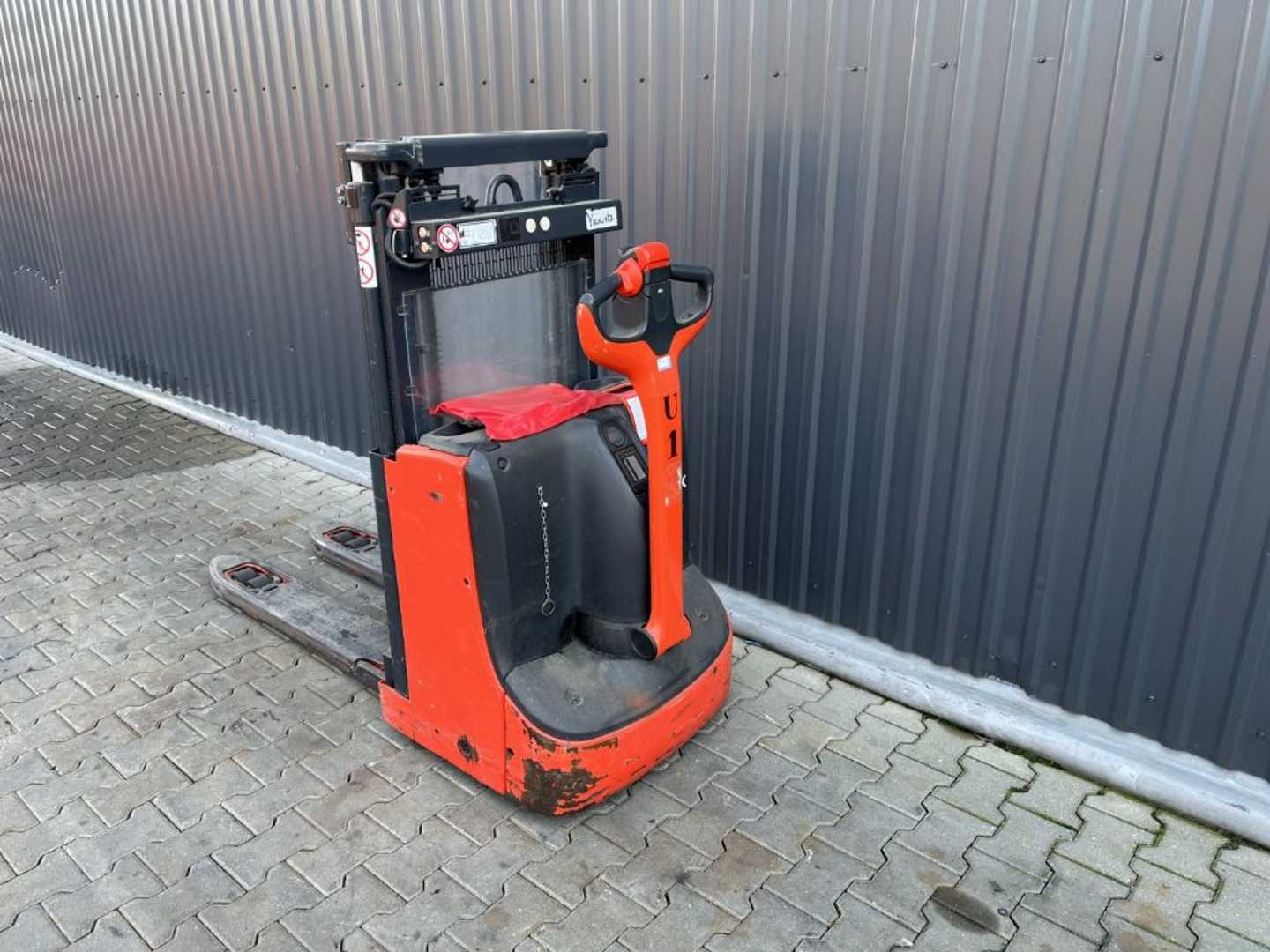 Used Forklift Linde D08 Aukšto kėlimo krautuvas su grąžulu (Image 3) Used Forklift Linde D08 Aukšto kėlimo krautuvas su grąžulu (Image 3)