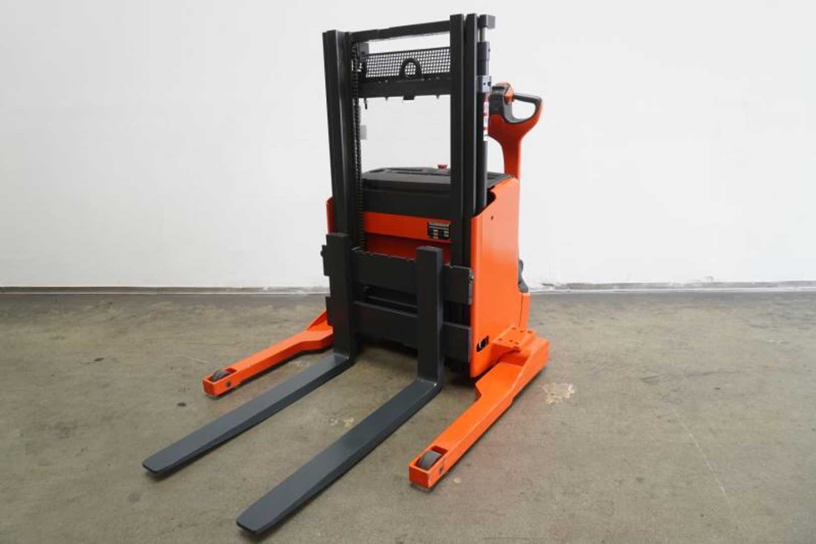 Used Forklift Linde L 06 AS 1172 Aukšto kėlimo krautuvas su grąžulu (Image 2) Used Forklift Linde L 06 AS 1172 Aukšto kėlimo krautuvas su grąžulu (Image 2)