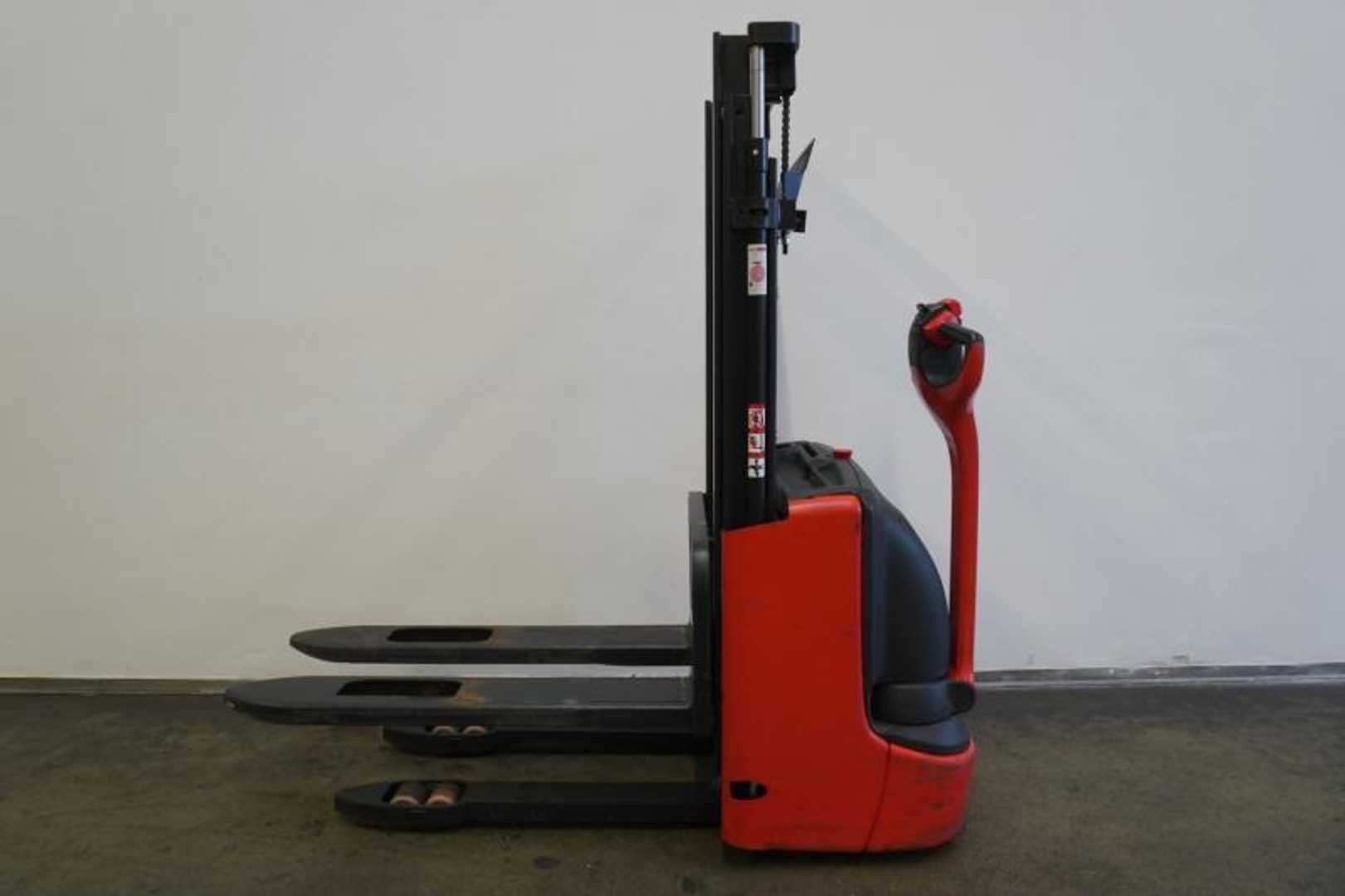 Used Forklift Linde L 12 1172 Aukšto kėlimo krautuvas su grąžulu (Image 3) Used Forklift Linde L 12 1172 Aukšto kėlimo krautuvas su grąžulu (Image 3)