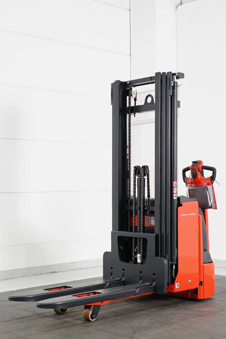Used Forklift Linde L 16 B 4596 Aukšto kėlimo krautuvas su grąžulu (Image 3) Used Forklift Linde L 16 B 4596 Aukšto kėlimo krautuvas su grąžulu (Image 3)