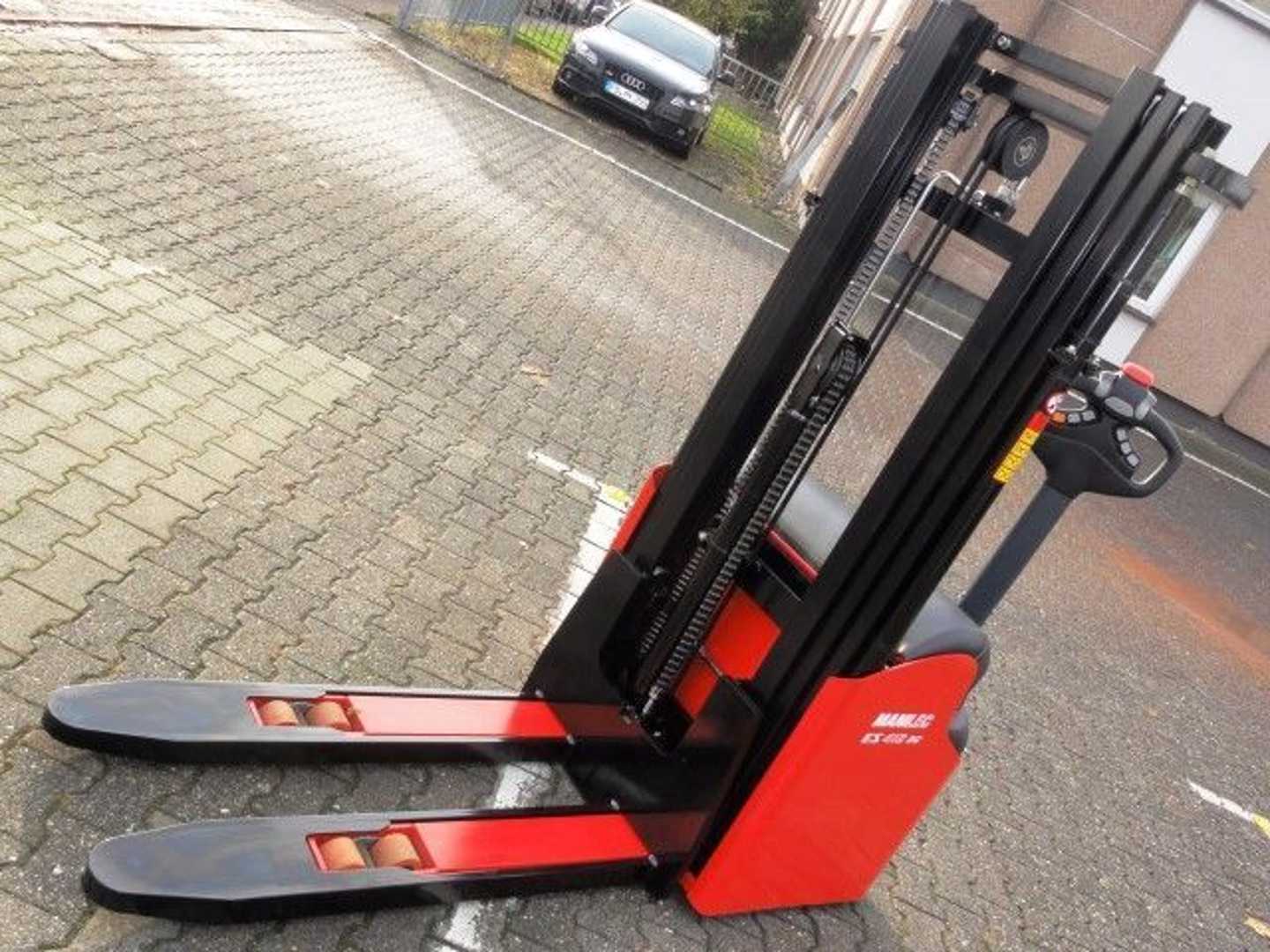 Used Forklift Manitou Hochhubwagen ES 412 Aukšto kėlimo krautuvas su grąžulu (Image 1) Used Forklift Manitou Hochhubwagen ES 412 Aukšto kėlimo krautuvas su grąžulu (Image 1)
