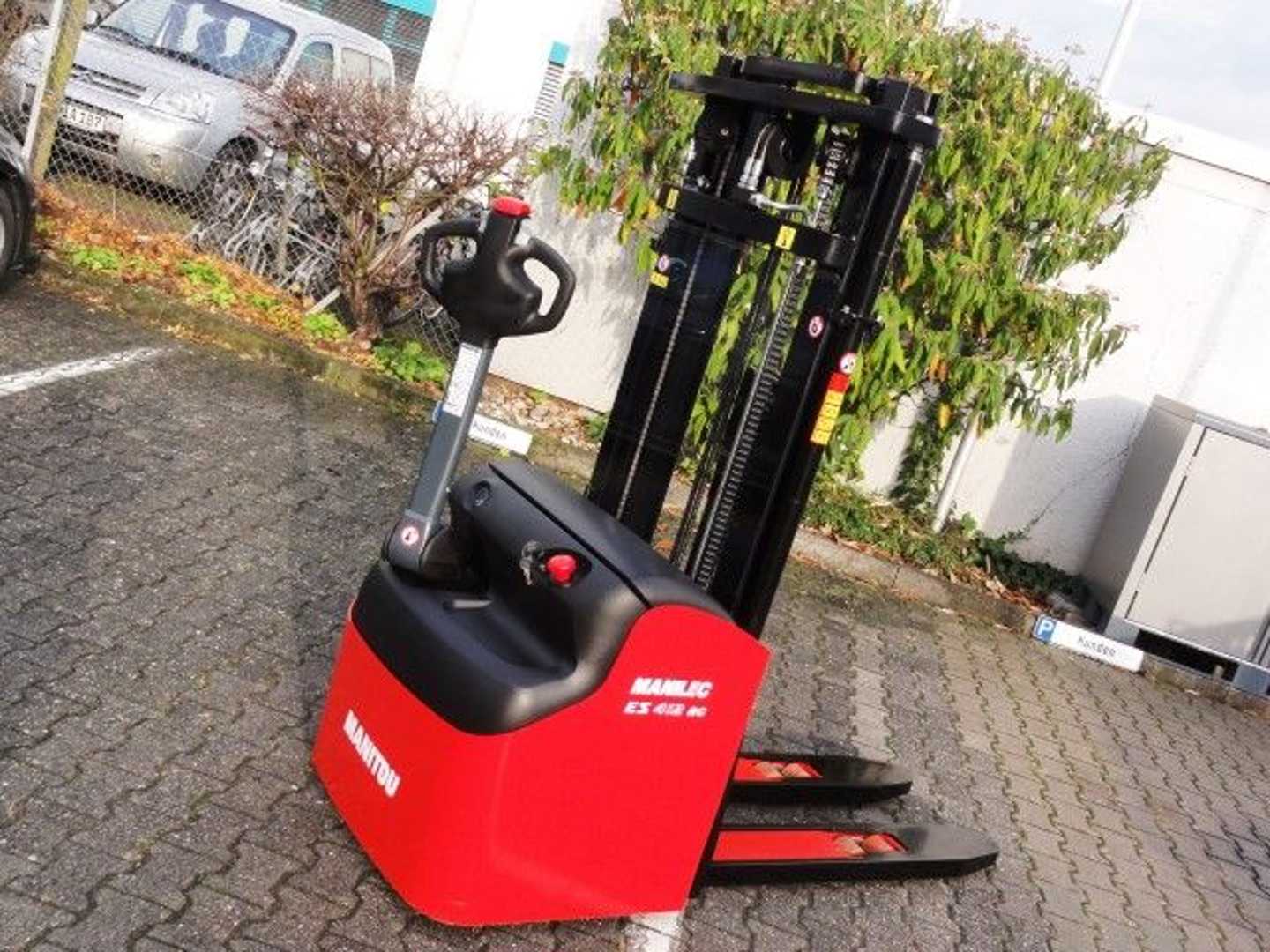 Used Forklift Manitou Hochhubwagen ES 412 Aukšto kėlimo krautuvas su grąžulu (Image 2) Used Forklift Manitou Hochhubwagen ES 412 Aukšto kėlimo krautuvas su grąžulu (Image 2)