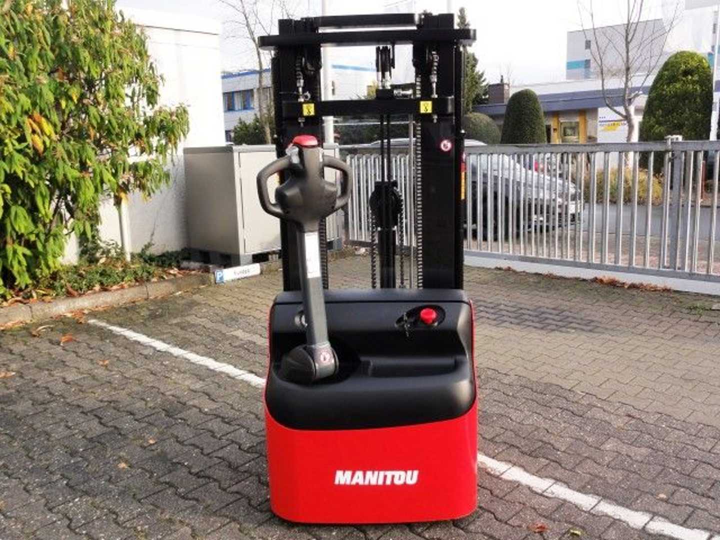 Used Forklift Manitou Hochhubwagen ES 412 Aukšto kėlimo krautuvas su grąžulu (Image 3) Used Forklift Manitou Hochhubwagen ES 412 Aukšto kėlimo krautuvas su grąžulu (Image 3)
