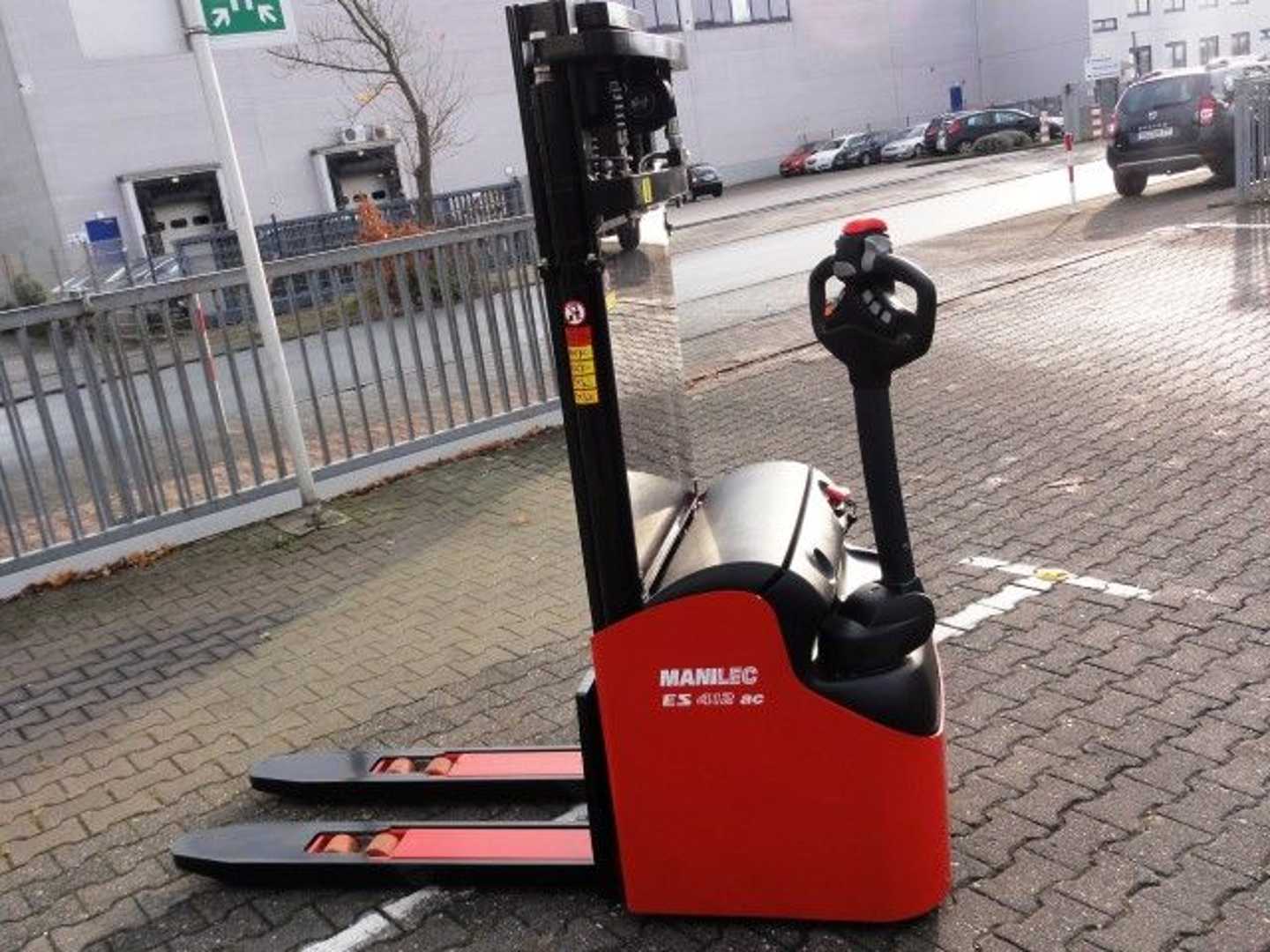 Used Forklift Manitou Hochhubwagen ES 412 Aukšto kėlimo krautuvas su grąžulu (Image 4) Used Forklift Manitou Hochhubwagen ES 412 Aukšto kėlimo krautuvas su grąžulu (Image 4)