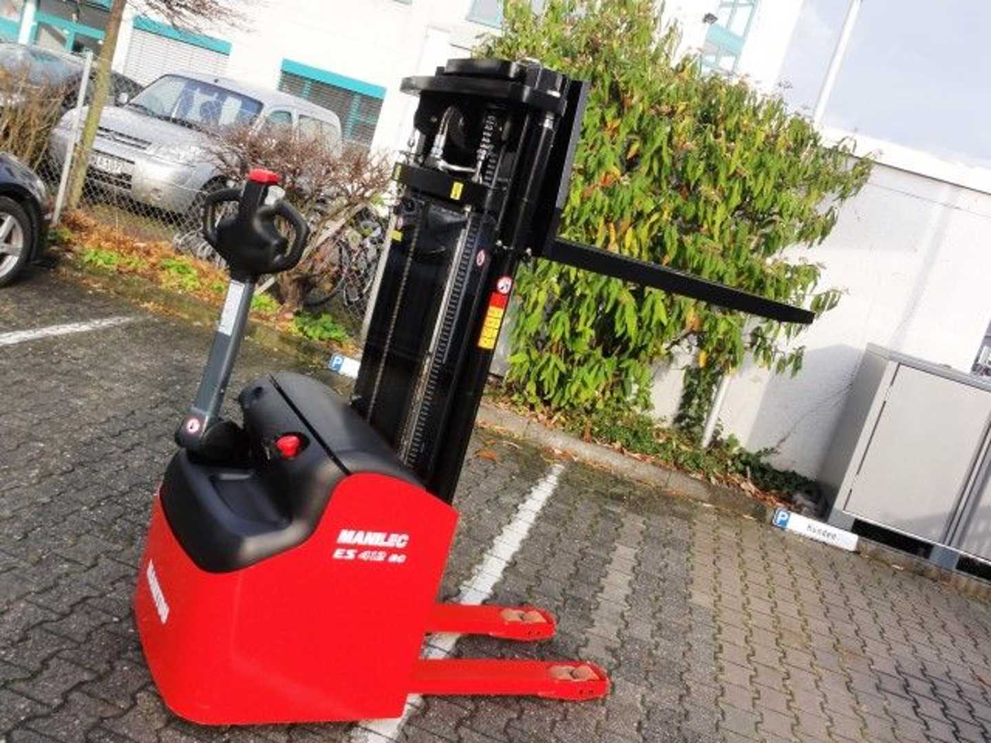 Used Forklift Manitou Hochhubwagen ES 412 Aukšto kėlimo krautuvas su grąžulu (Image 8) Used Forklift Manitou Hochhubwagen ES 412 Aukšto kėlimo krautuvas su grąžulu (Image 8)