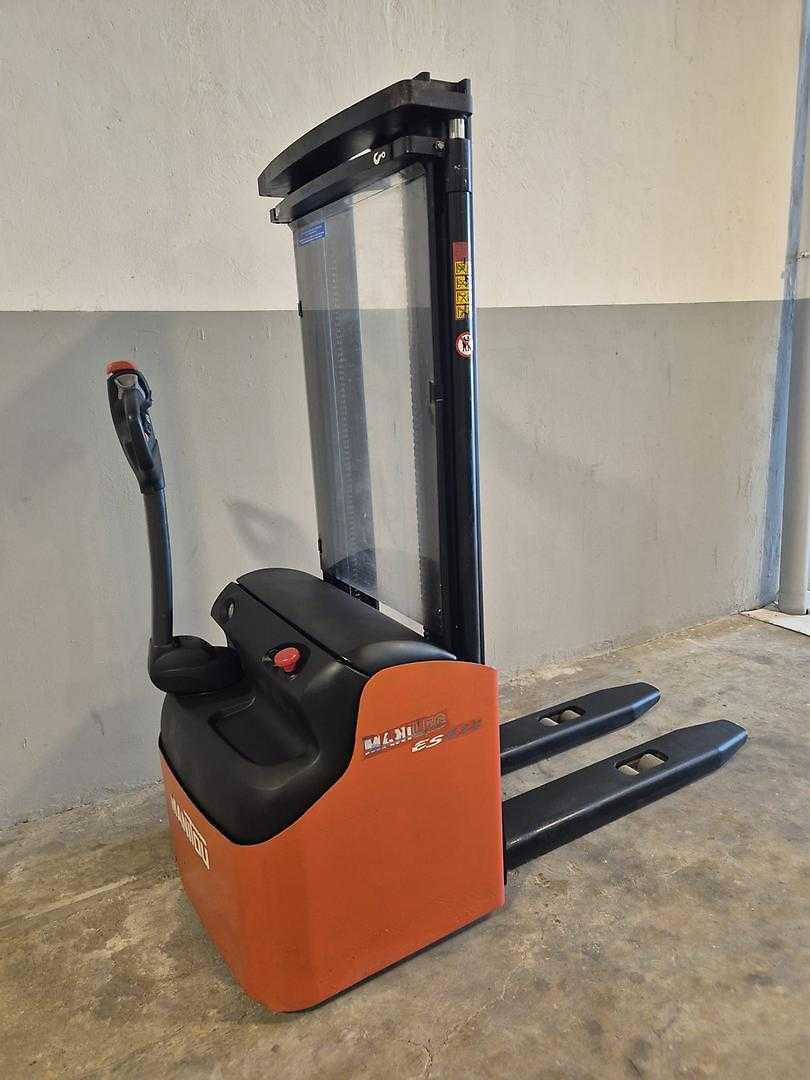 Used Forklift Manitou A14 Aukšto kėlimo krautuvas su grąžulu (Image 2)