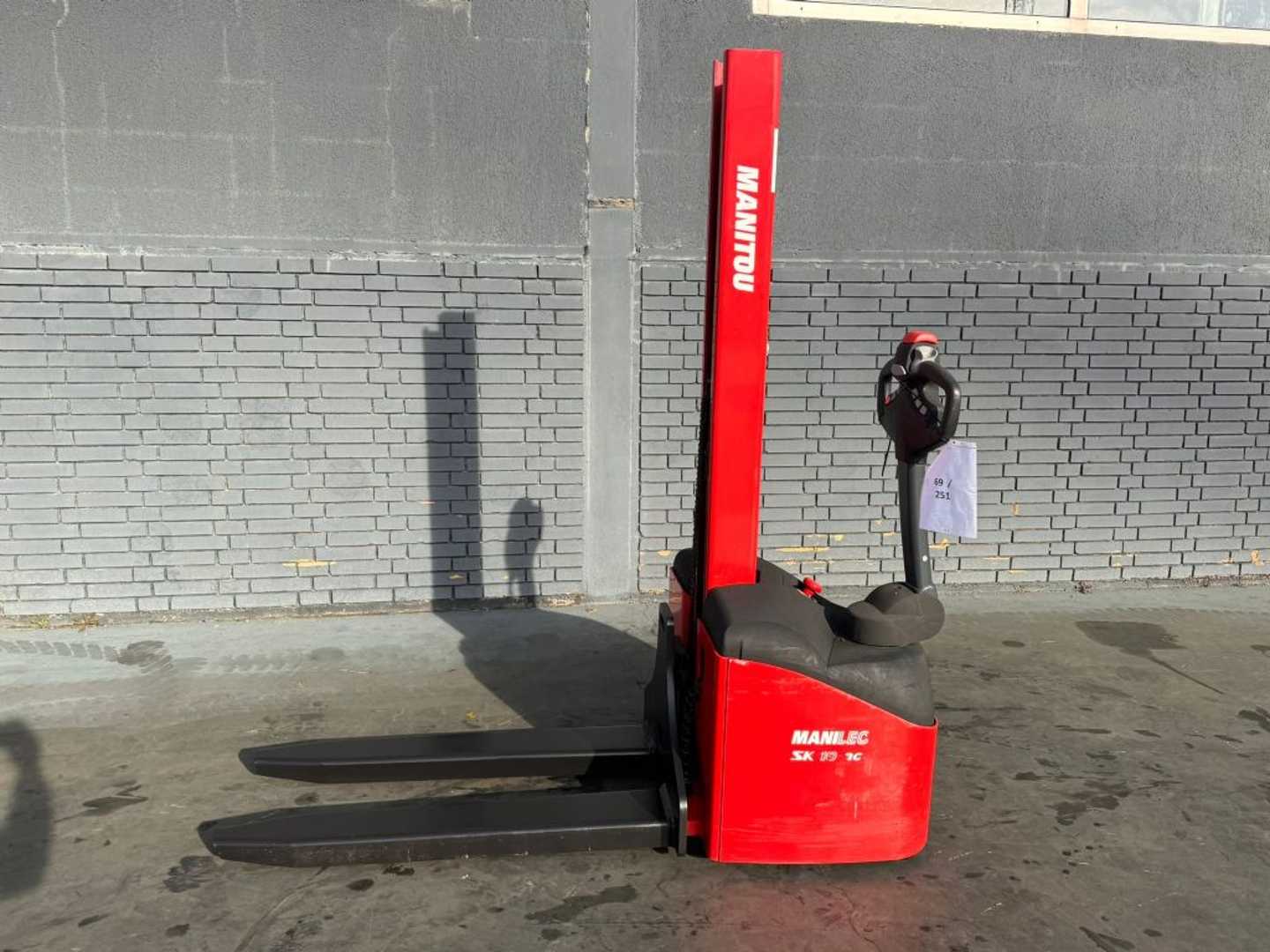 Used Forklift Manitou Stacky 10S16 Baujahr 2019 Stunden 227 Akku Neu Aukšto kėlimo krautuvas su grąžulu (Image 2) Used Forklift Manitou Stacky 10S16 Baujahr 2019 Stunden 227 Akku Neu Aukšto kėlimo krautuvas su grąžulu (Image 2)
