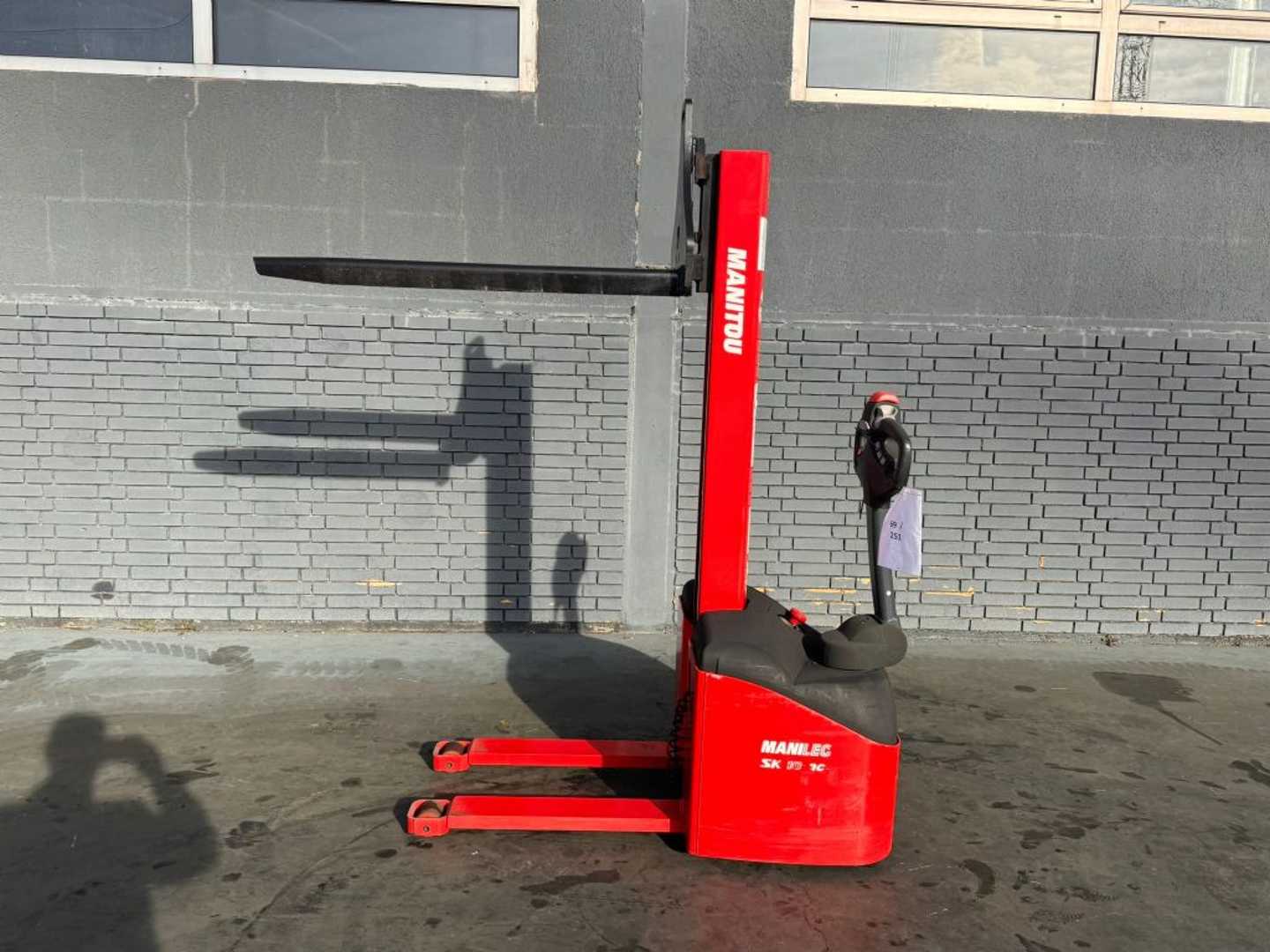 Used Forklift Manitou Stacky 10S16 Baujahr 2019 Stunden 227 Akku Neu Aukšto kėlimo krautuvas su grąžulu (Image 4) Used Forklift Manitou Stacky 10S16 Baujahr 2019 Stunden 227 Akku Neu Aukšto kėlimo krautuvas su grąžulu (Image 4)