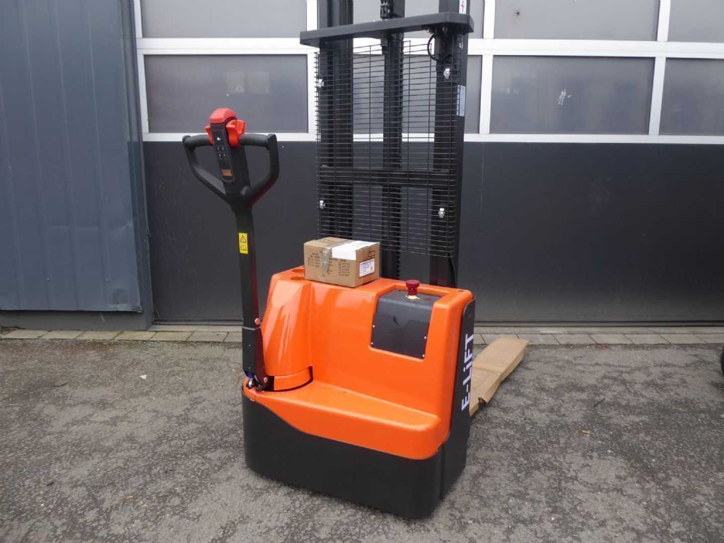 Used Forklift Other PSE 15L-C Aukšto kėlimo krautuvas su grąžulu (Image 1) Used Forklift Other PSE 15L-C Aukšto kėlimo krautuvas su grąžulu (Image 1)