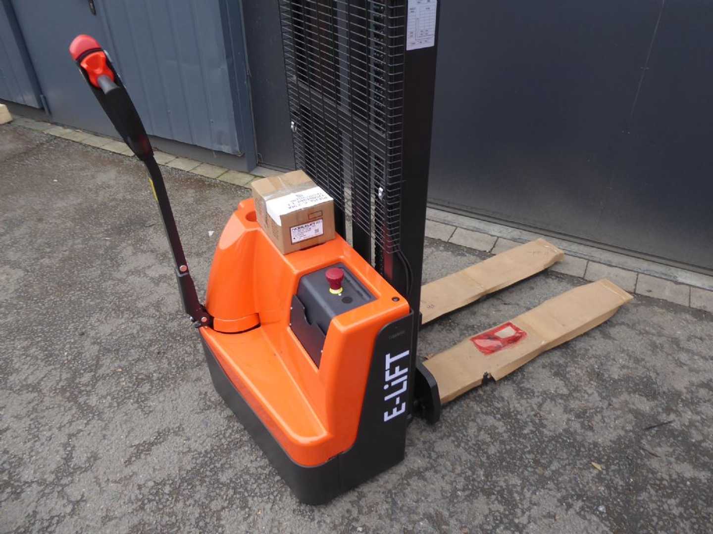 Used Forklift Other PSE 15L-C Aukšto kėlimo krautuvas su grąžulu (Image 2) Used Forklift Other PSE 15L-C Aukšto kėlimo krautuvas su grąžulu (Image 2)
