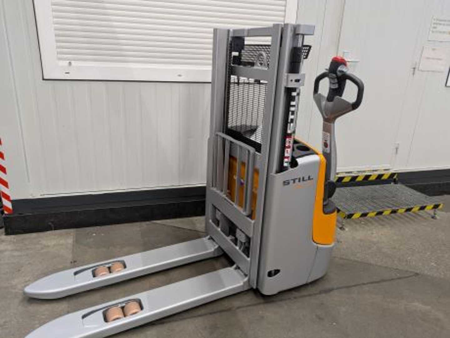 Used Forklift STILL EXV10 Aukšto kėlimo krautuvas su grąžulu (Image 1) Used Forklift STILL EXV10 Aukšto kėlimo krautuvas su grąžulu (Image 1)