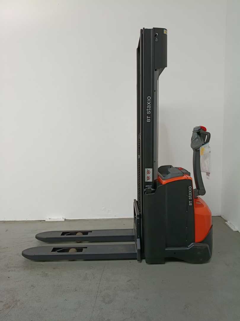 Used Forklift Toyota SWE120 *sofort verfügbar* Aukšto kėlimo krautuvas su grąžulu (Image 1) Used Forklift Toyota SWE120 *sofort verfügbar* Aukšto kėlimo krautuvas su grąžulu (Image 1)