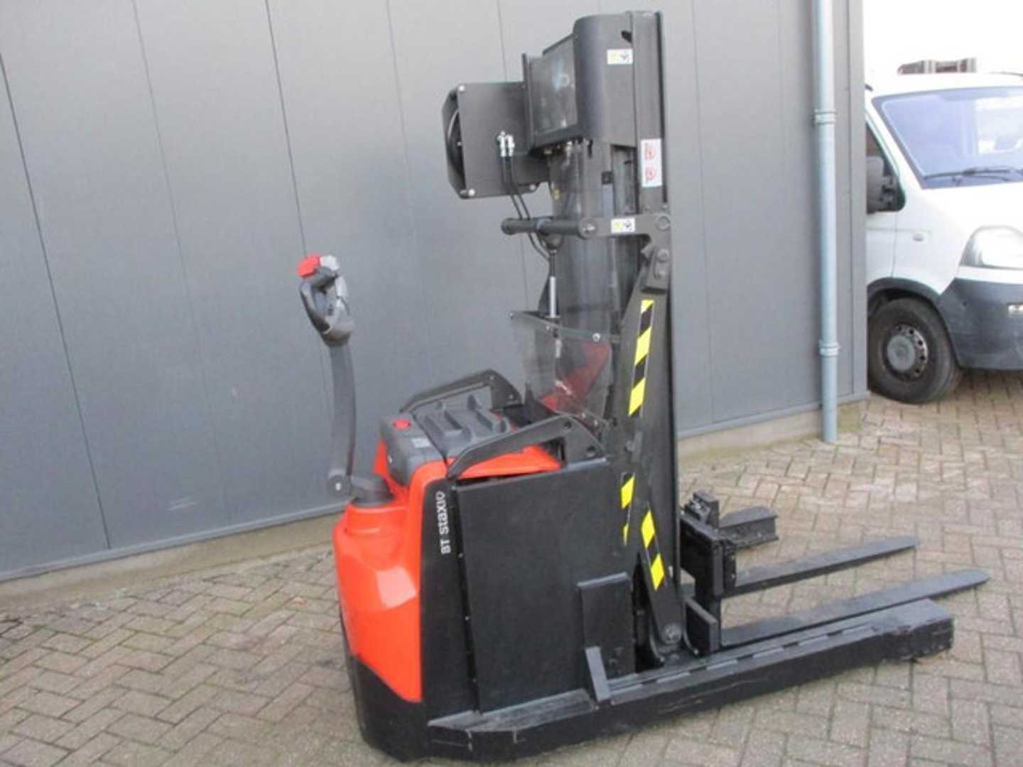 Used Forklift Toyota SWE120XR Aukšto kėlimo krautuvas su grąžulu (Image 3) Used Forklift Toyota SWE120XR Aukšto kėlimo krautuvas su grąžulu (Image 3)