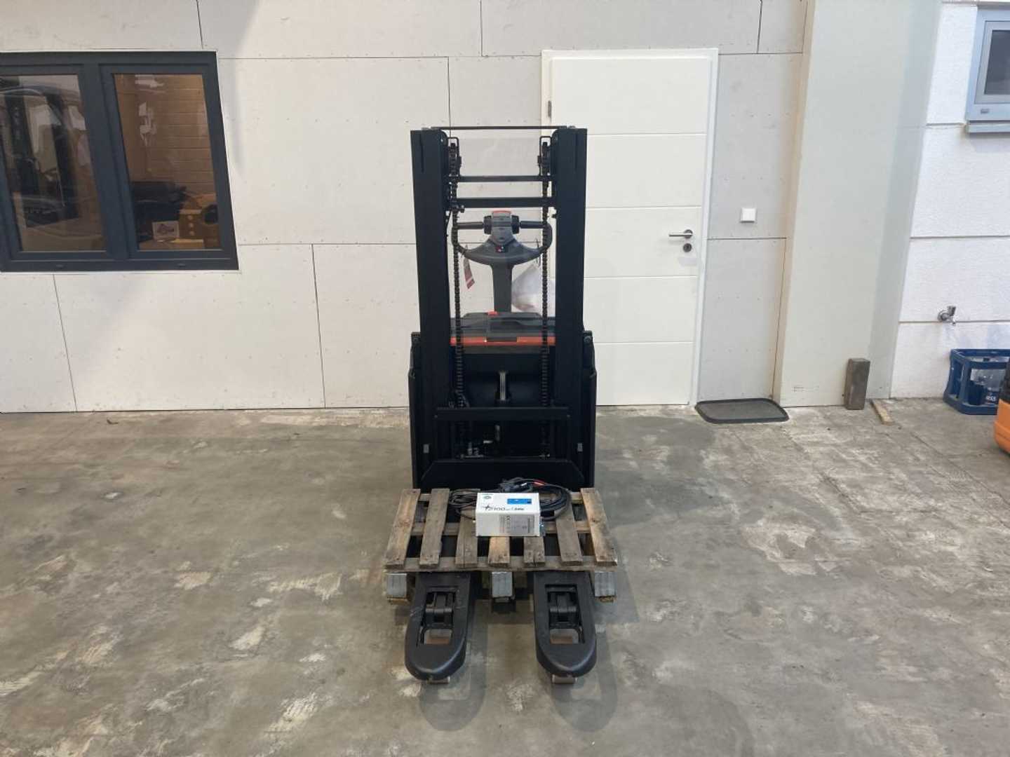 Used Forklift Toyota SWE 200 D / 1537 Std. / überholt Aukšto kėlimo krautuvas su grąžulu (Image 3) Used Forklift Toyota SWE 200 D / 1537 Std. / überholt Aukšto kėlimo krautuvas su grąžulu (Image 3)