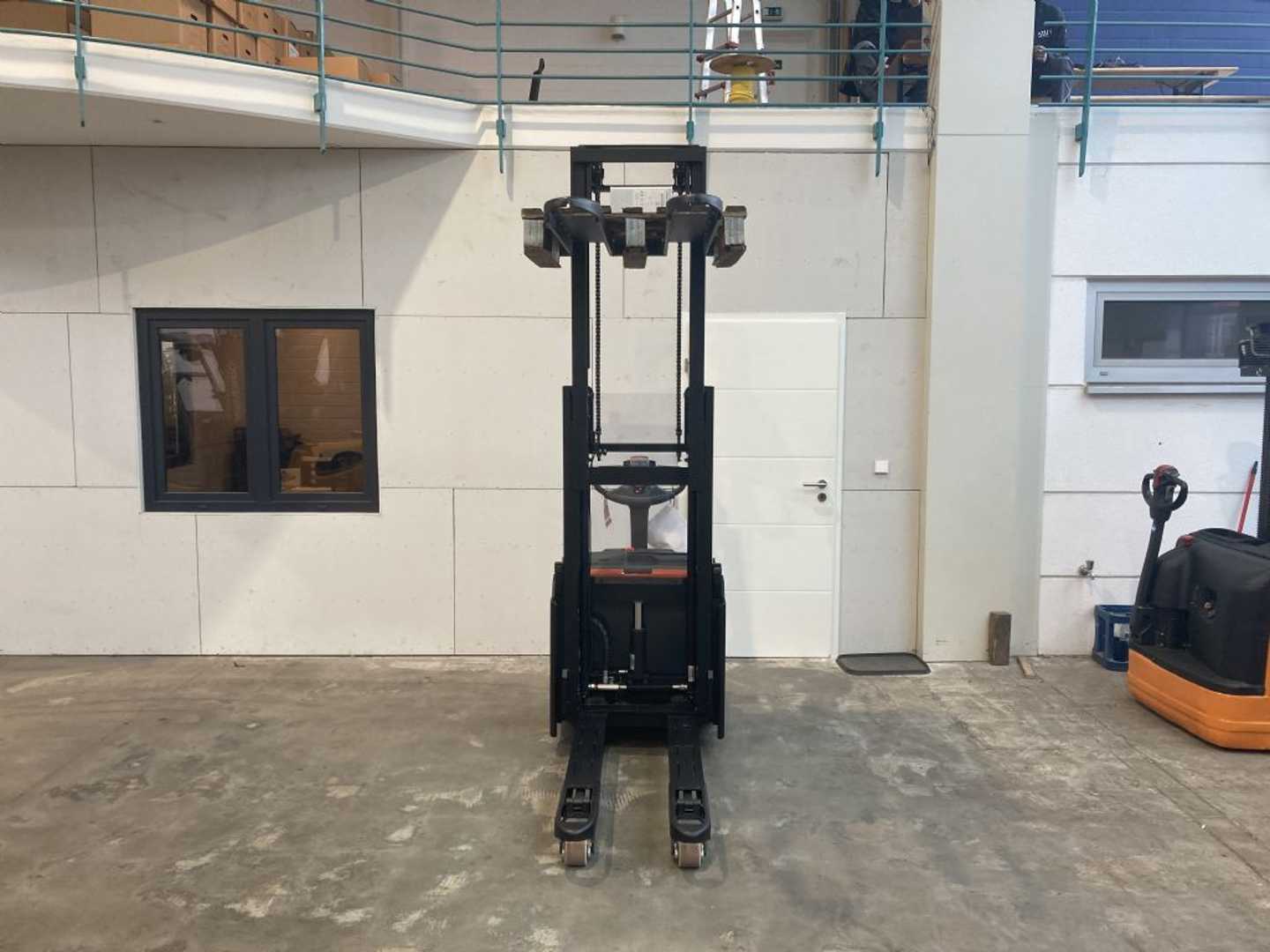 Used Forklift Toyota SWE 200 D / 1537 Std. / überholt Aukšto kėlimo krautuvas su grąžulu (Image 5) Used Forklift Toyota SWE 200 D / 1537 Std. / überholt Aukšto kėlimo krautuvas su grąžulu (Image 5)