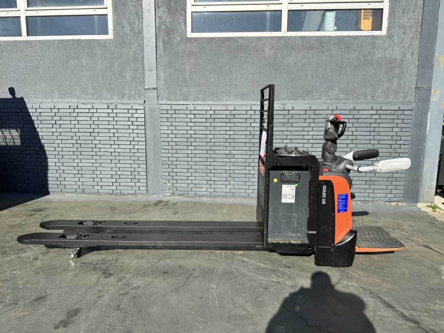 Used Forklift Toyota LPE 220 Baujahr 2016 Stunden 1824 Gabellänge 2,4 M Aukšto kėlimo krautuvas su grąžulu (Image 3) Used Forklift Toyota LPE 220 Baujahr 2016 Stunden 1824 Gabellänge 2,4 M Aukšto kėlimo krautuvas su grąžulu (Image 3)