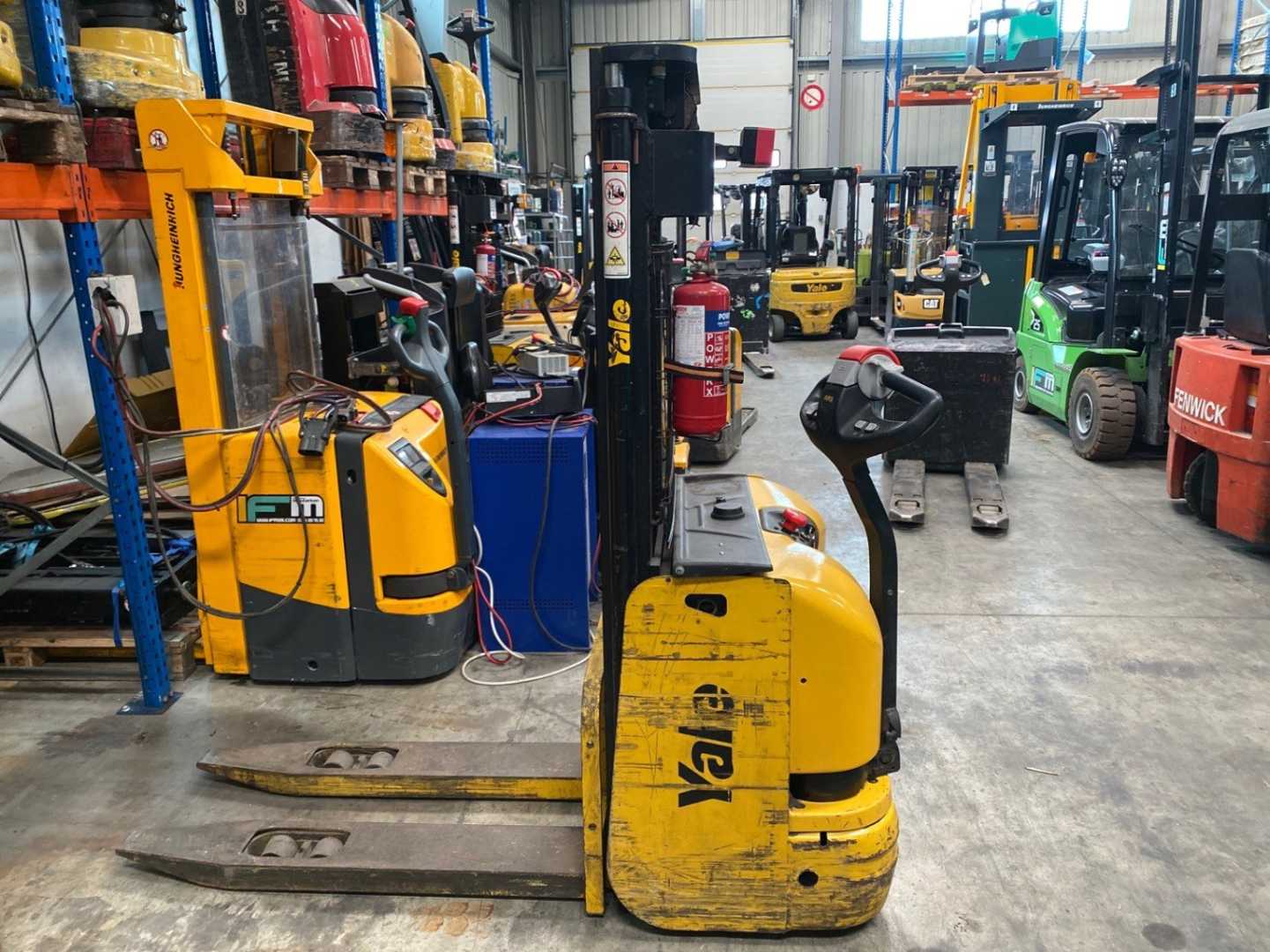 Used Forklift Yale Gerbeur accompagnant avec pesage Ravas Aukšto kėlimo krautuvas su grąžulu (Image 3) Used Forklift Yale Gerbeur accompagnant avec pesage Ravas Aukšto kėlimo krautuvas su grąžulu (Image 3)