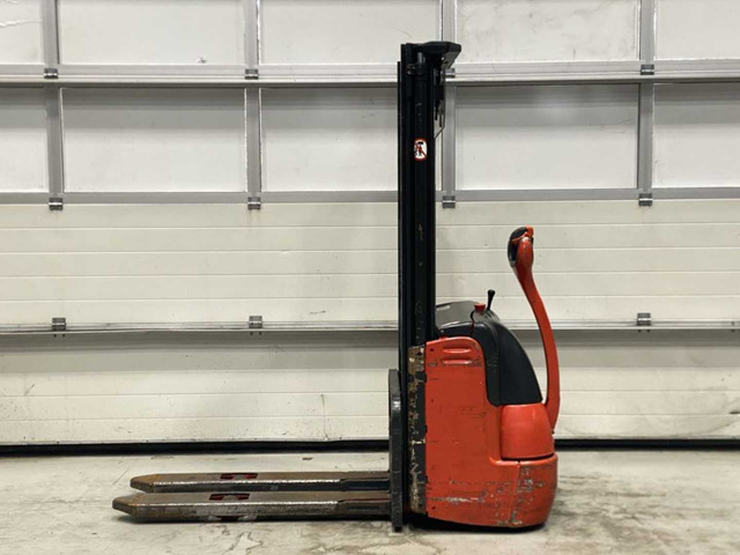 Used Forklift Linde L12 Aukšto kėlimo krautuvas su grąžulu (Image 2) Used Forklift Linde L12 Aukšto kėlimo krautuvas su grąžulu (Image 2)