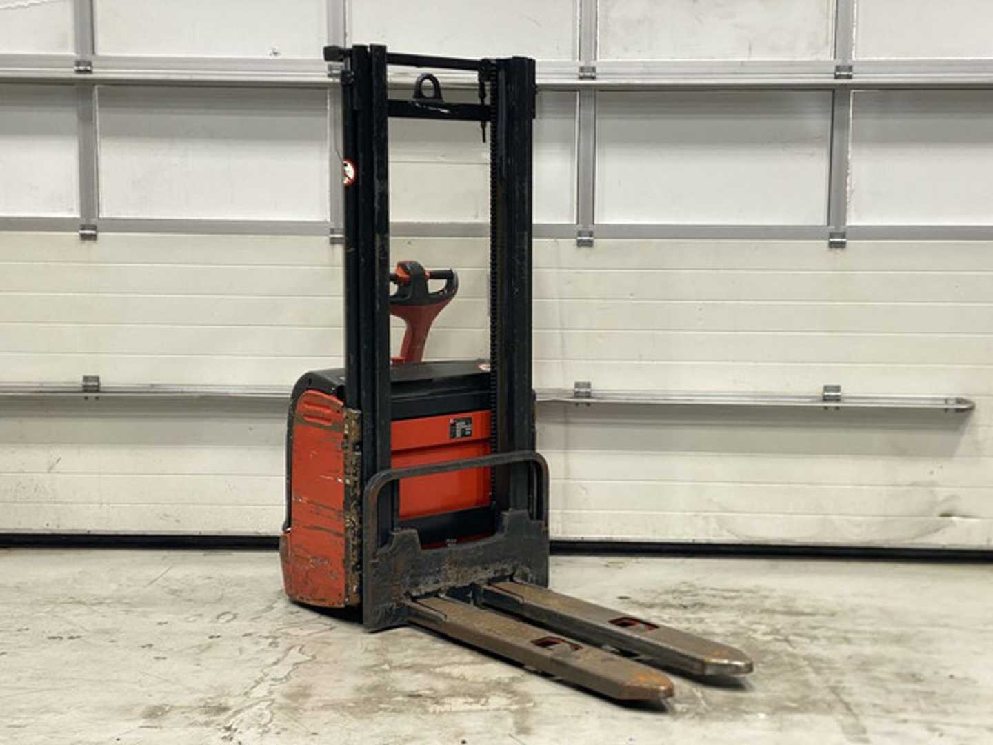 Used Forklift Linde L12 Aukšto kėlimo krautuvas su grąžulu (Image 6) Used Forklift Linde L12 Aukšto kėlimo krautuvas su grąžulu (Image 6)