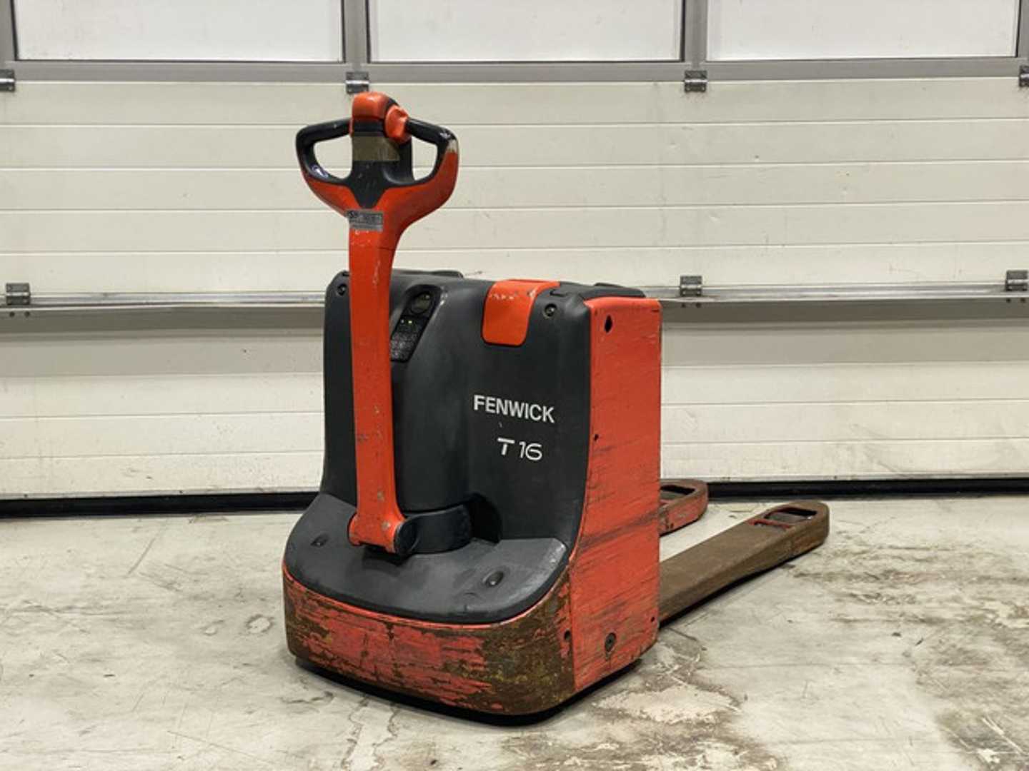 Used Forklift Linde T16 Aukšto kėlimo krautuvas su grąžulu (Image 4) Used Forklift Linde T16 Aukšto kėlimo krautuvas su grąžulu (Image 4)