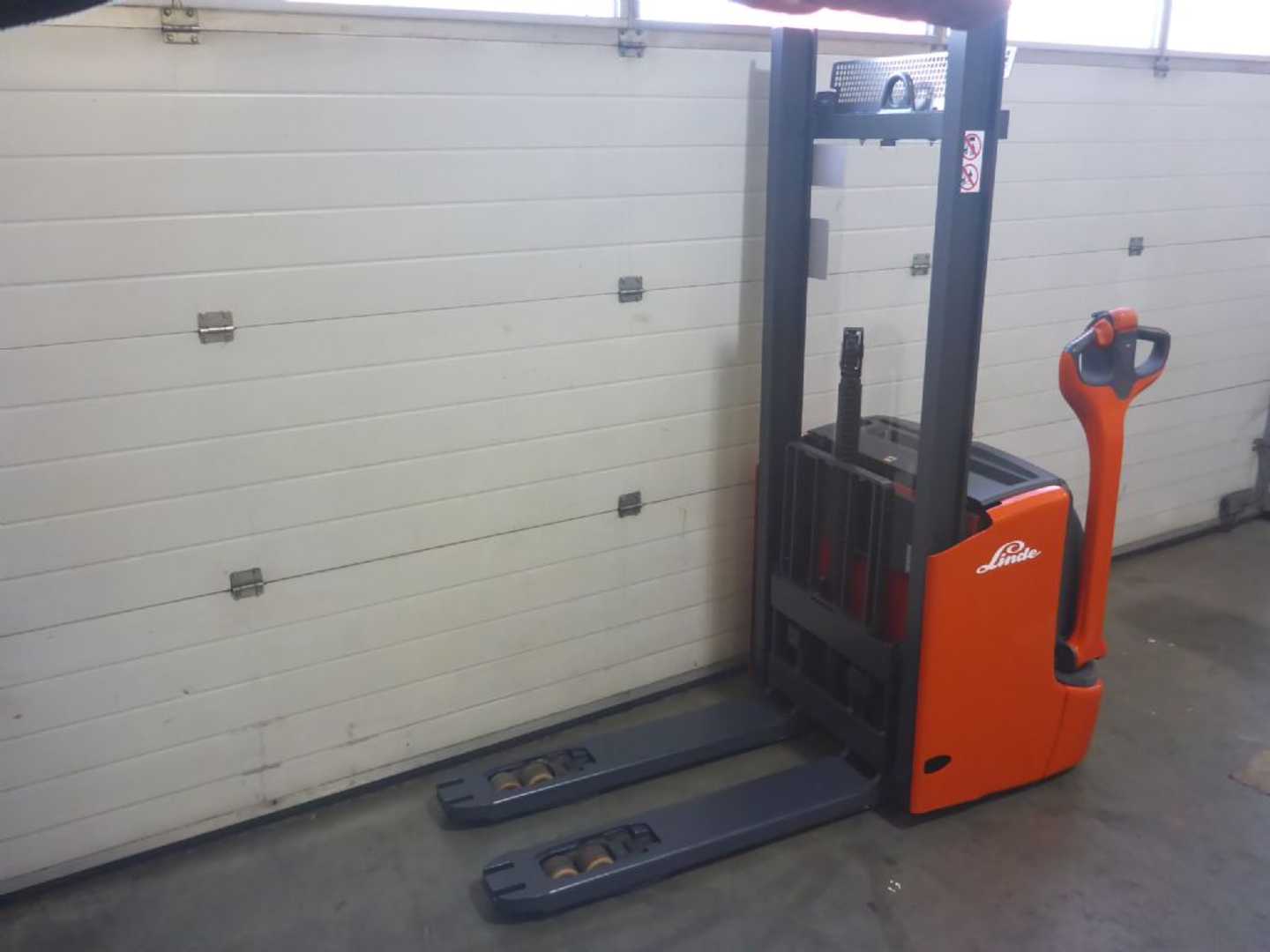 Used Forklift Linde L12 I Aukšto kėlimo krautuvas su grąžulu (Image 5) Used Forklift Linde L12 I Aukšto kėlimo krautuvas su grąžulu (Image 5)